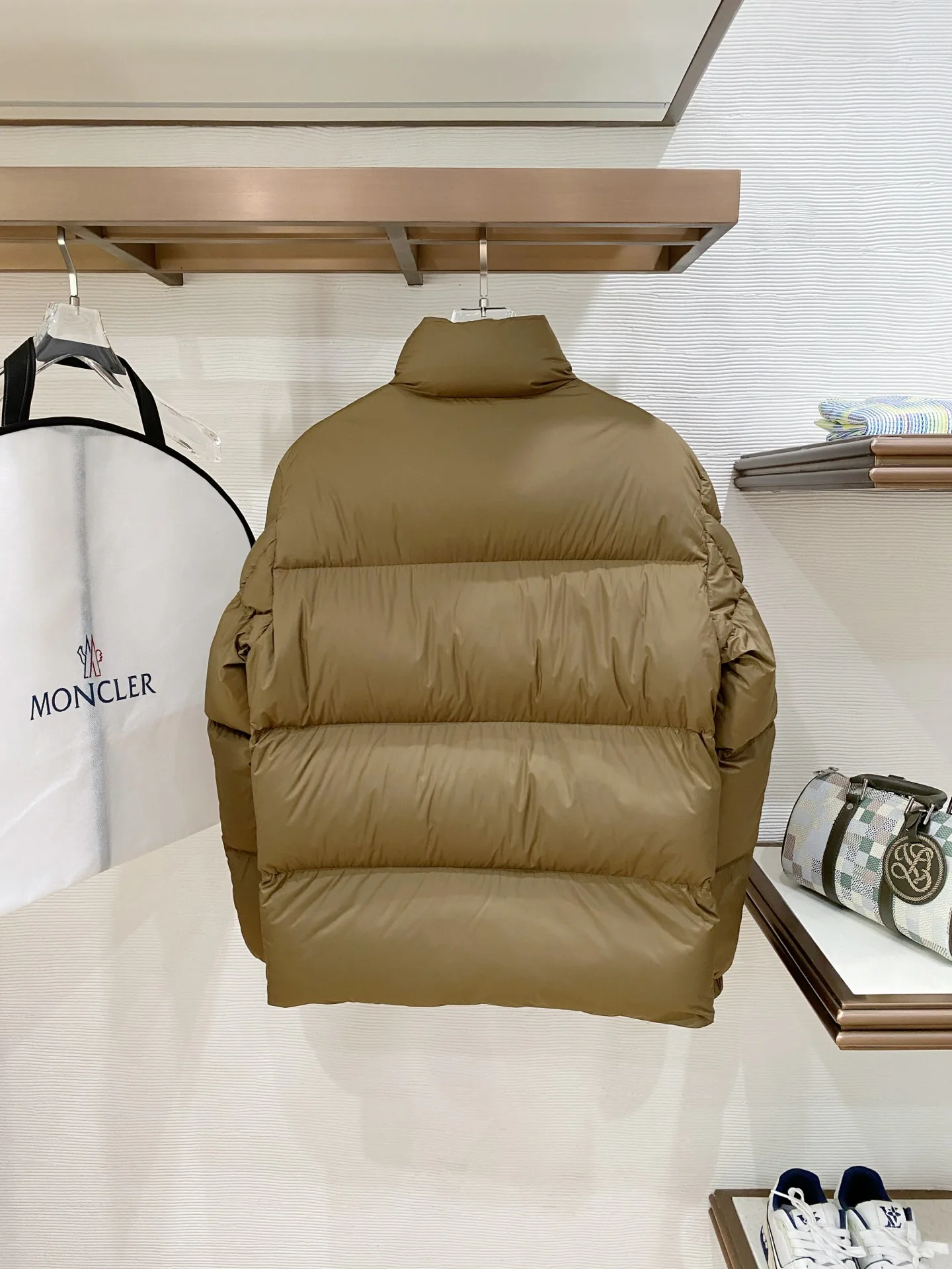 Куртки И Пуховики Мужские Moncler 17919137