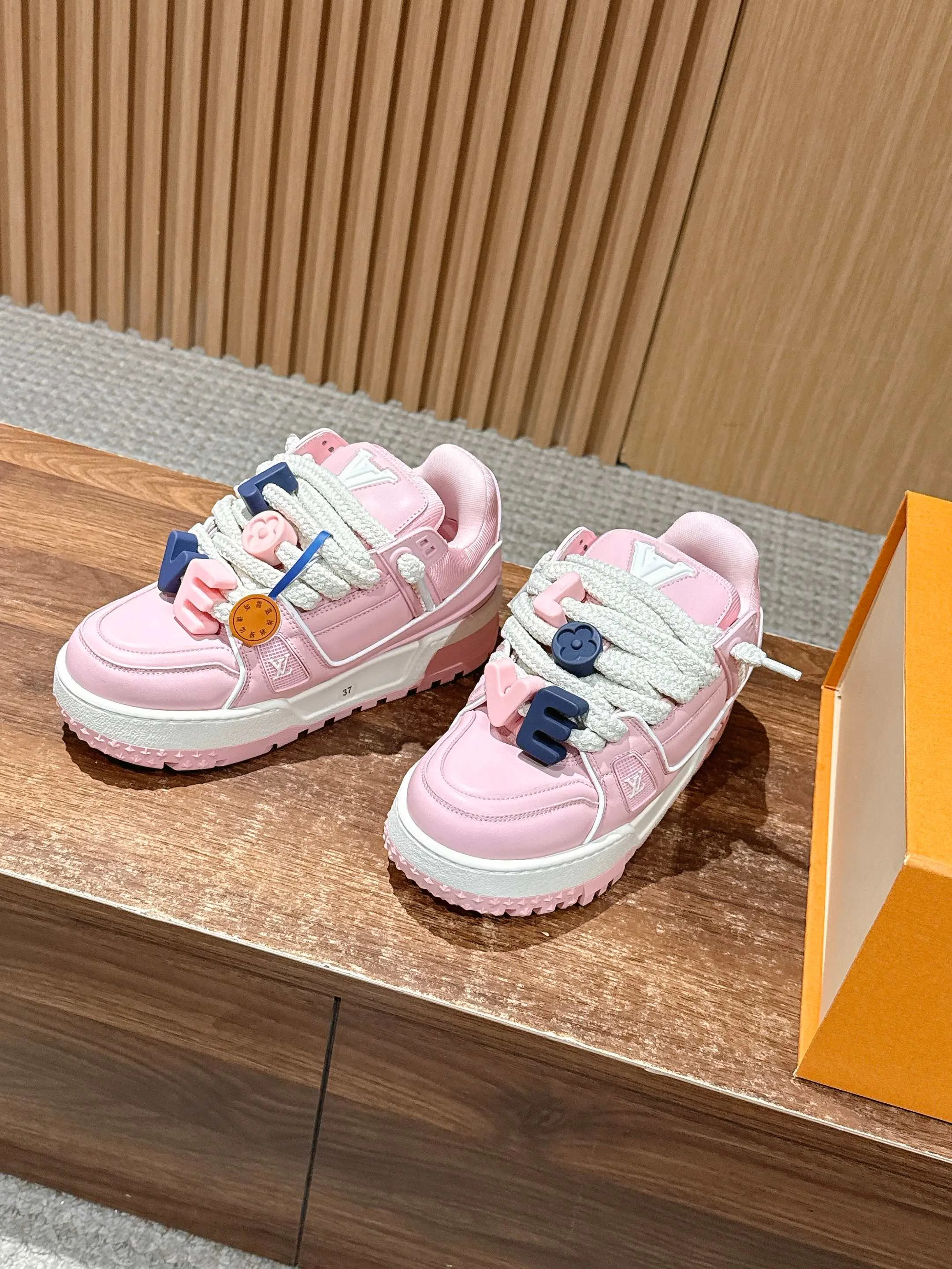 Кроссовки Женские Louis Vuitton 4269595