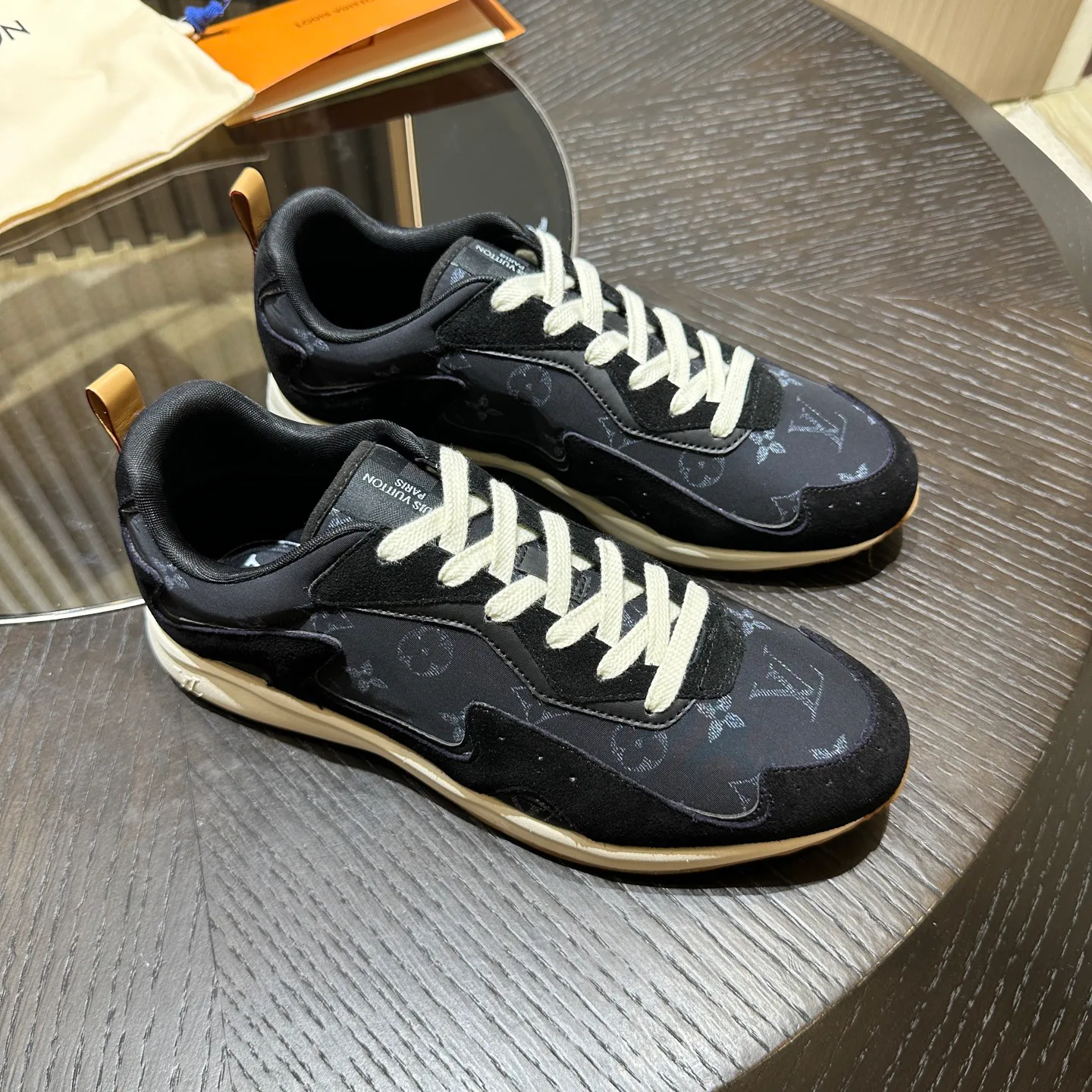 Кроссовки Мужские Louis Vuitton 18694054