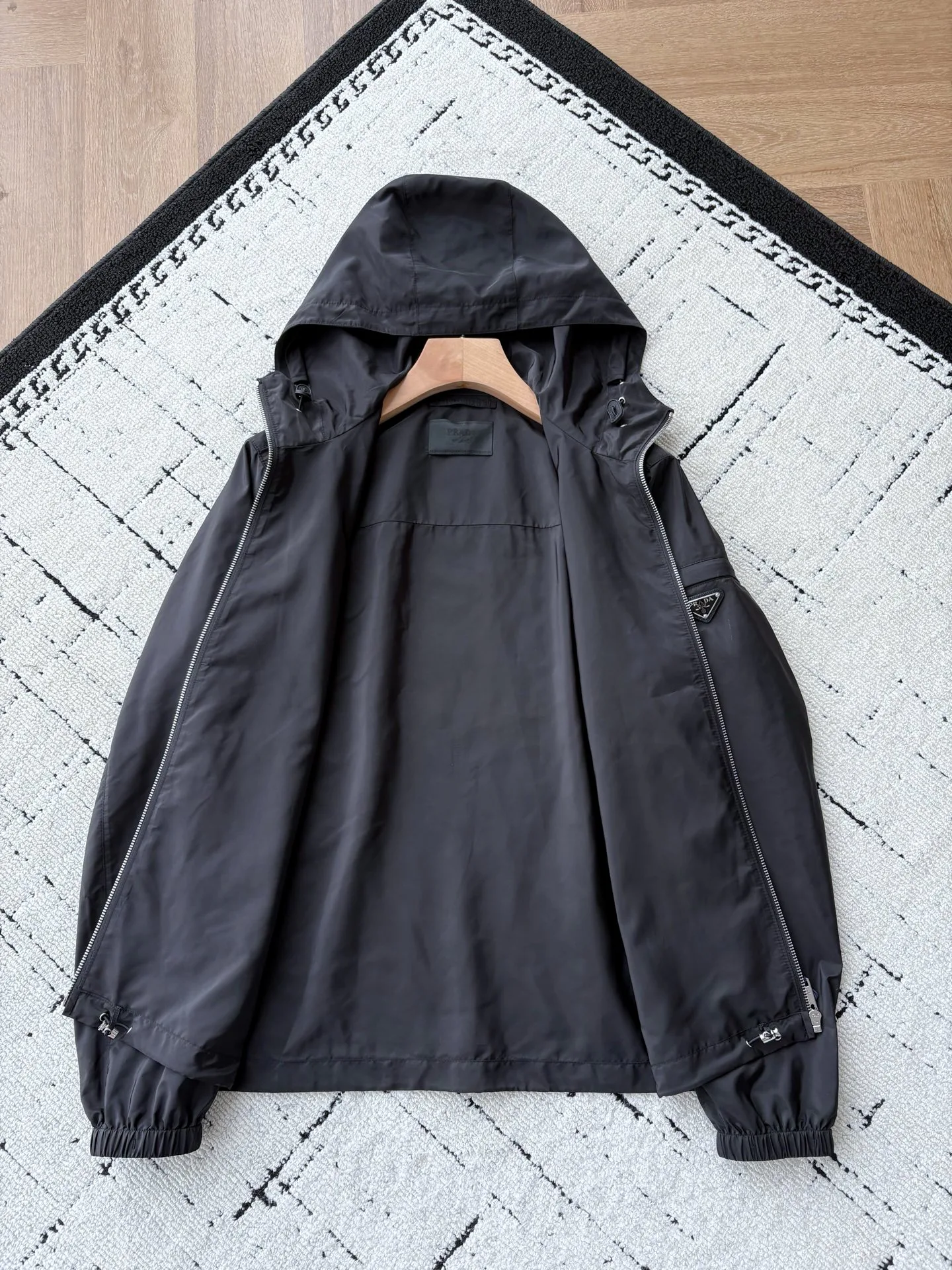 Куртки И Пуховики Мужские Prada 11736407