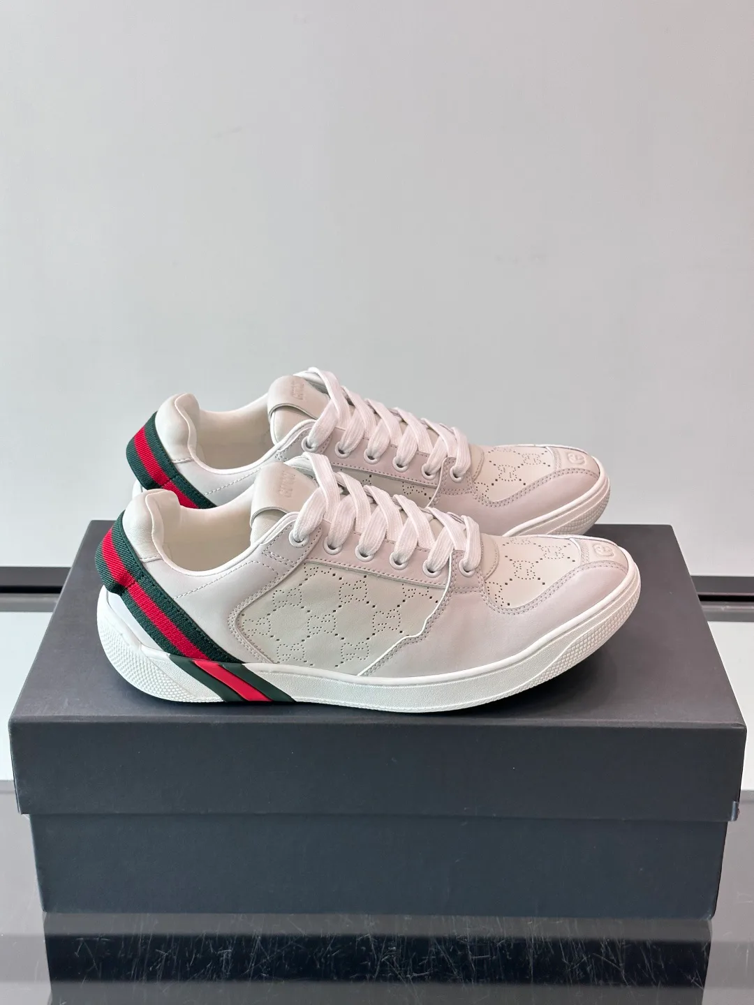 Кроссовки Женские Gucci 18449389