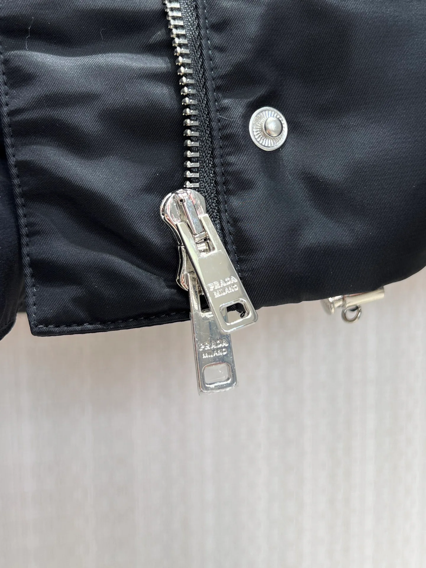 Куртки И Пуховики Женские Prada 18885602