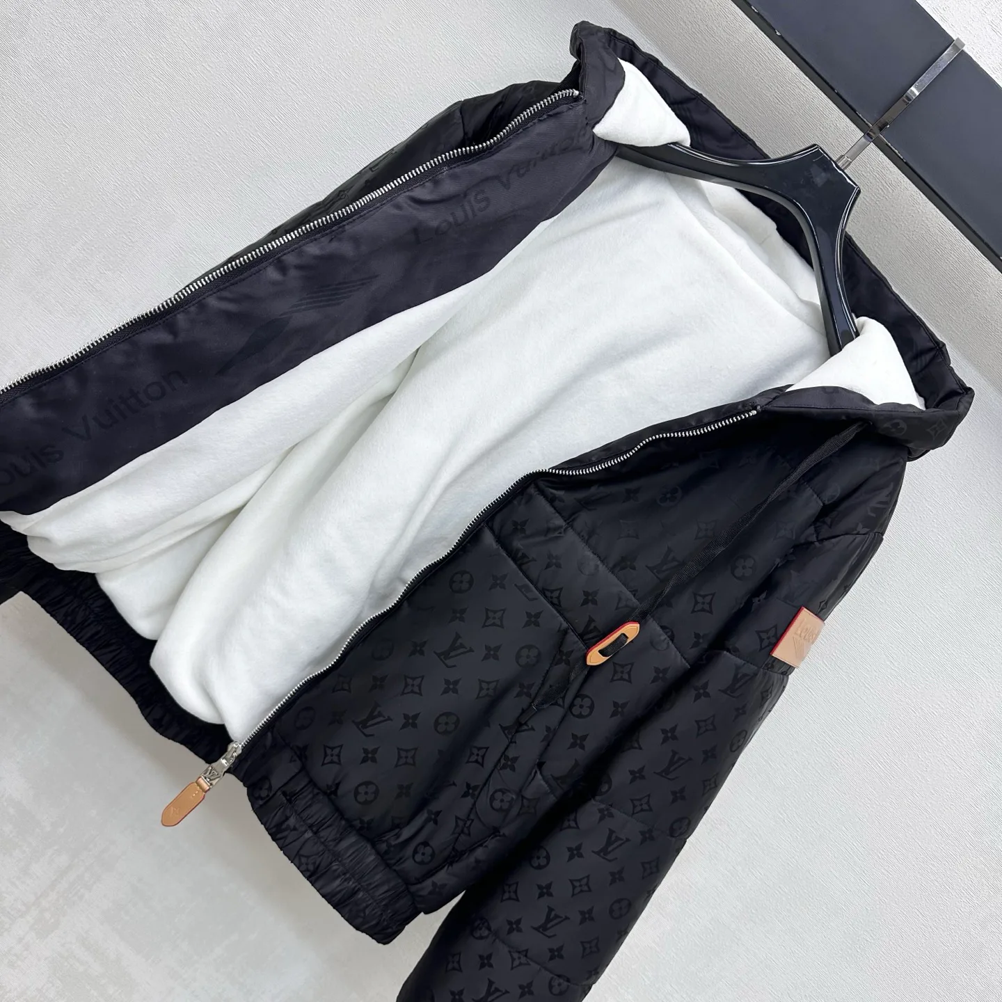 Куртки И Пуховики Женские Louis Vuitton 19167812