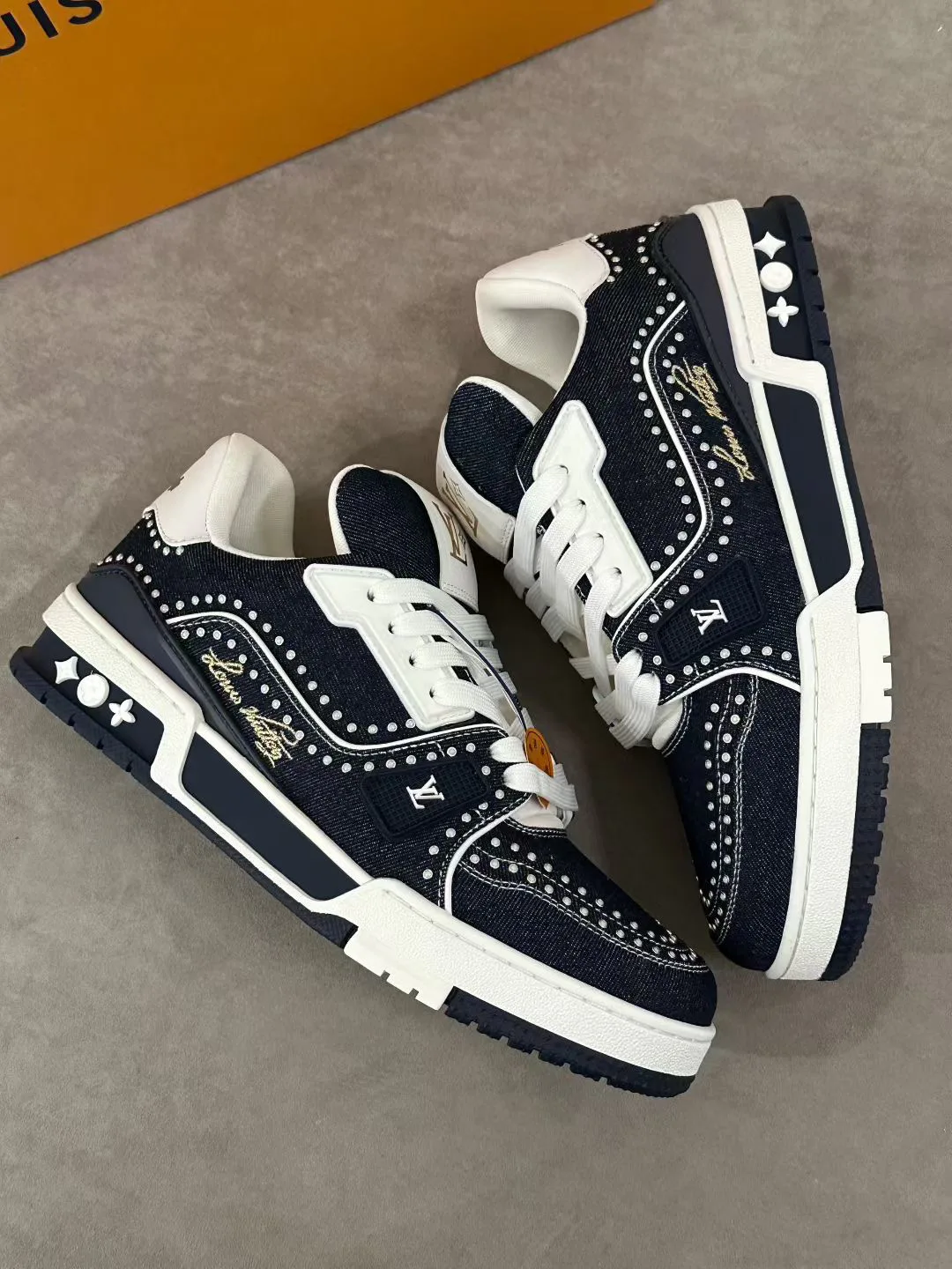 Кроссовки Женские Louis Vuitton 1257951