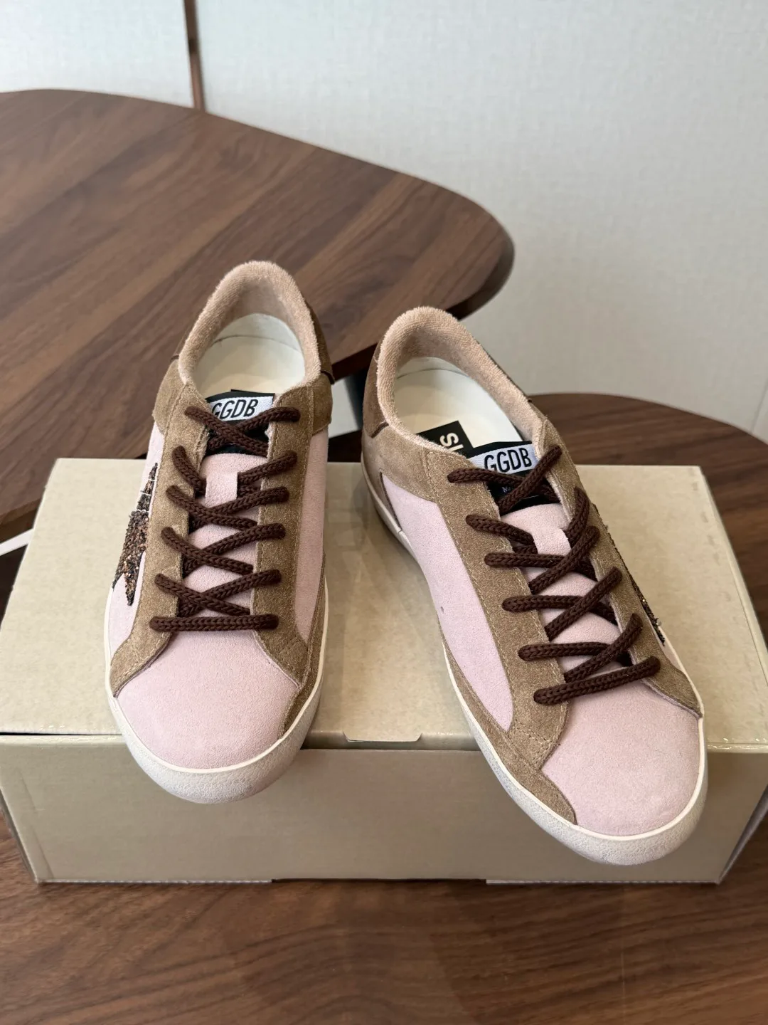 Кроссовки Женские Golden Goose 18146570