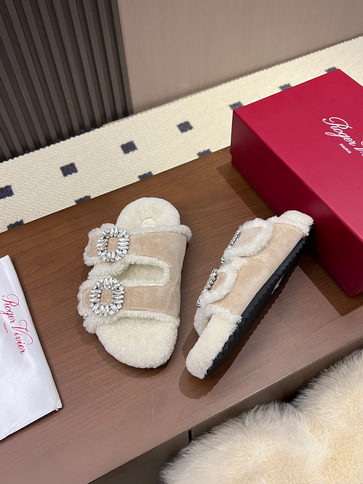 Тапочки Женские Roger Vivier 18877009