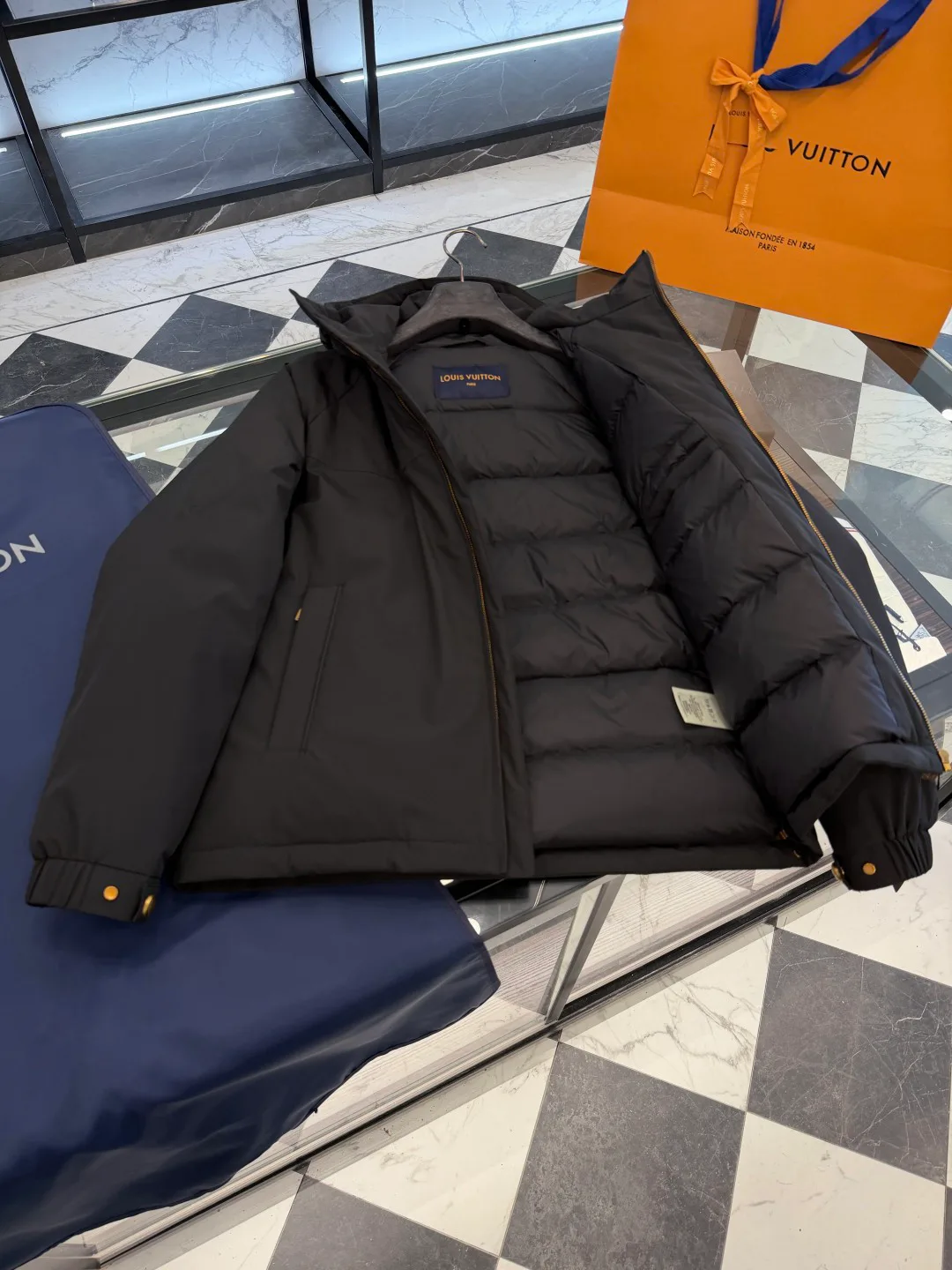 Куртки И Пуховики Женские Louis Vuitton 18007716