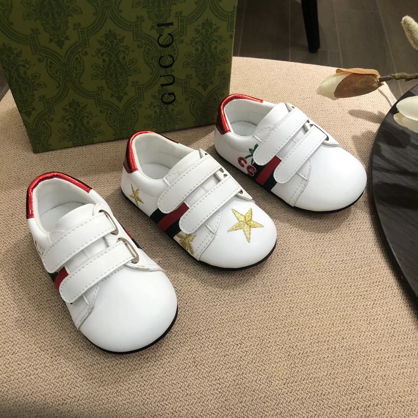 Кроссовки Женские Gucci 18696782
