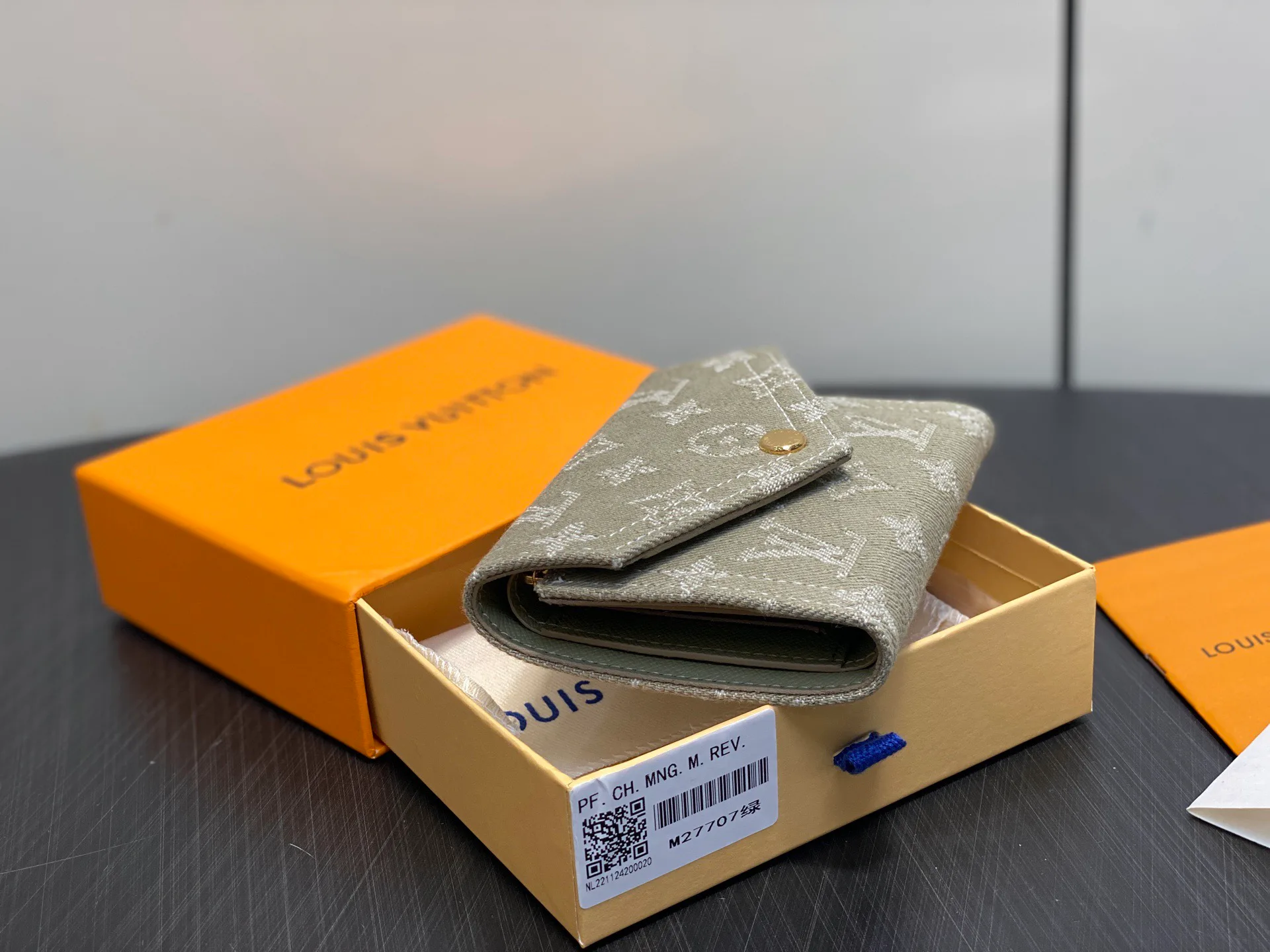 Клатчи Женские Louis Vuitton 12978380