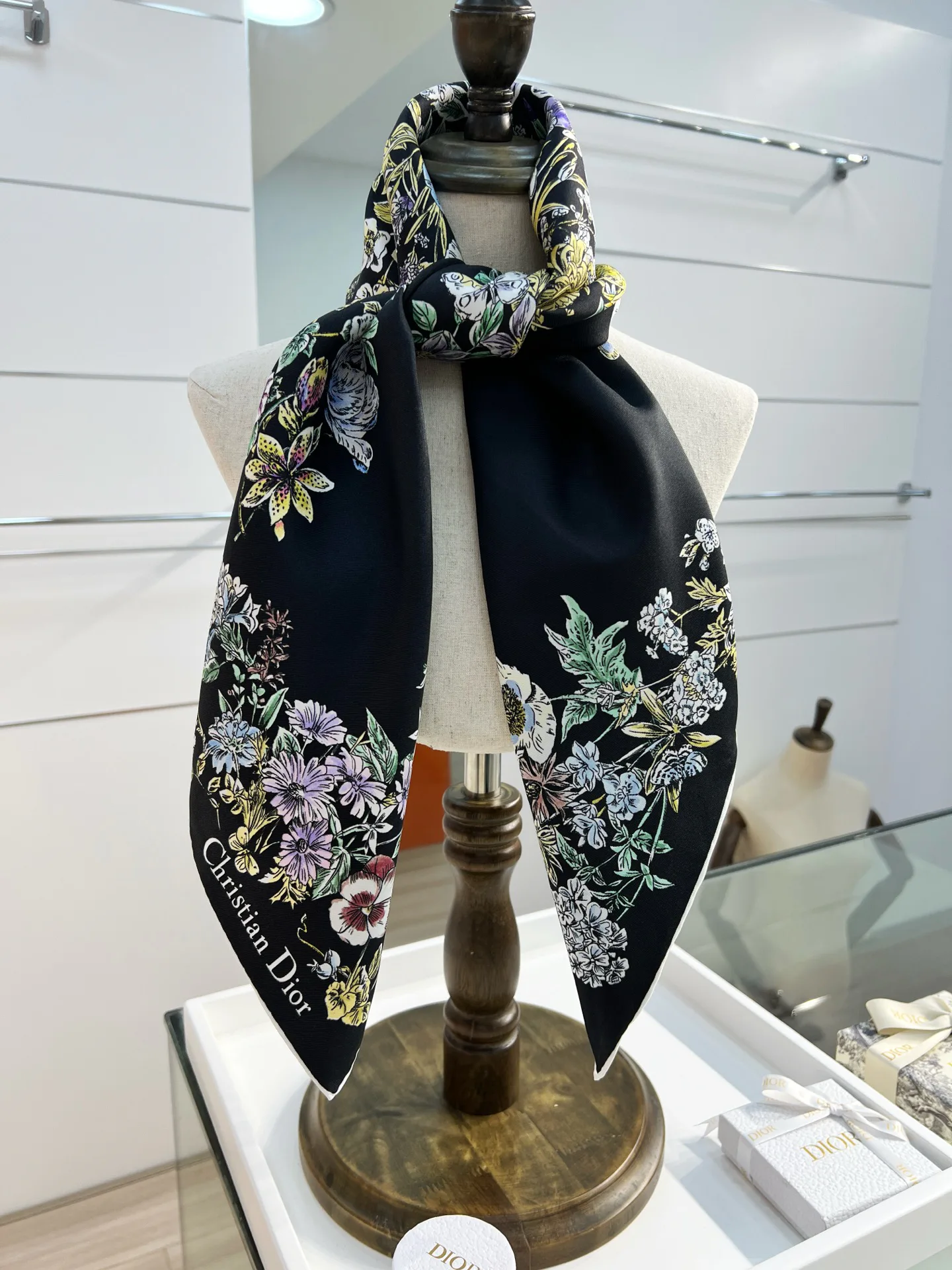 Платки Christian Dior 11256478