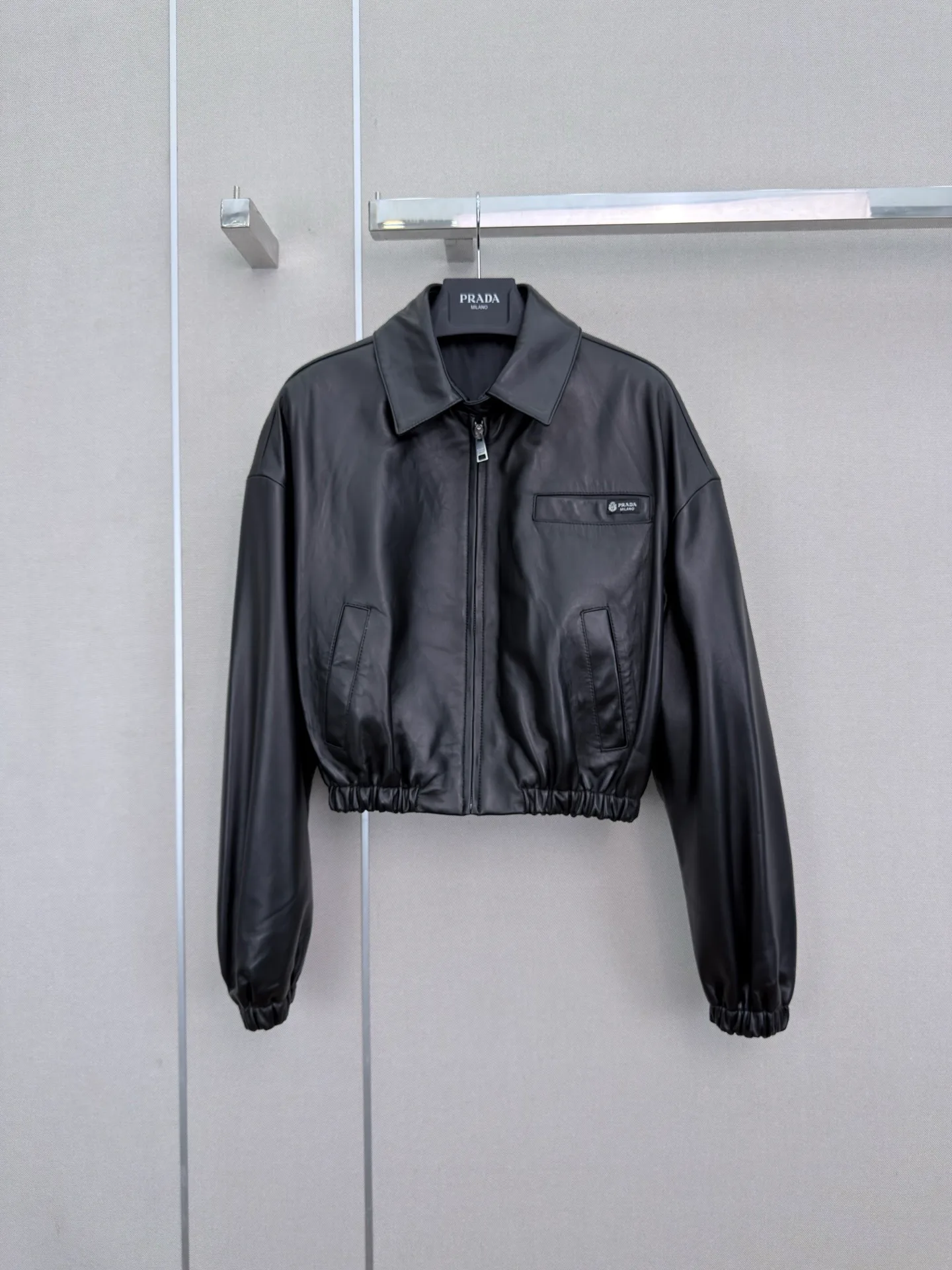 Кожаные Куртки И Дублёнки Женские Prada 18173056