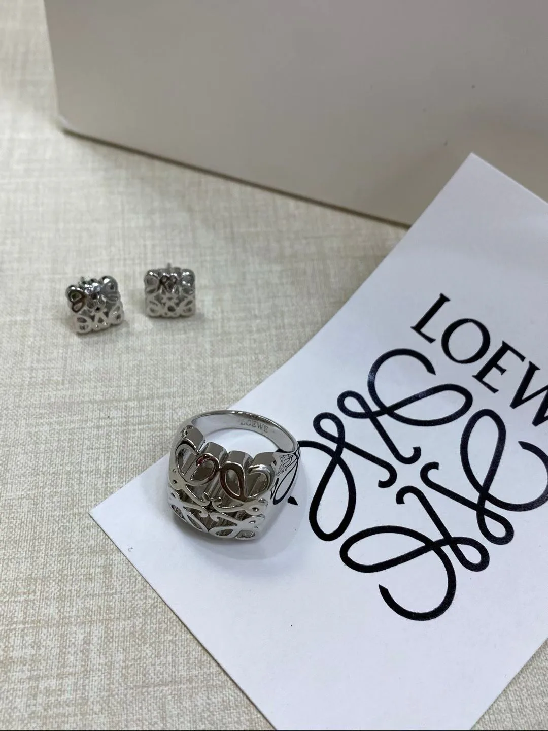 Бижутерия Loewe 1302346