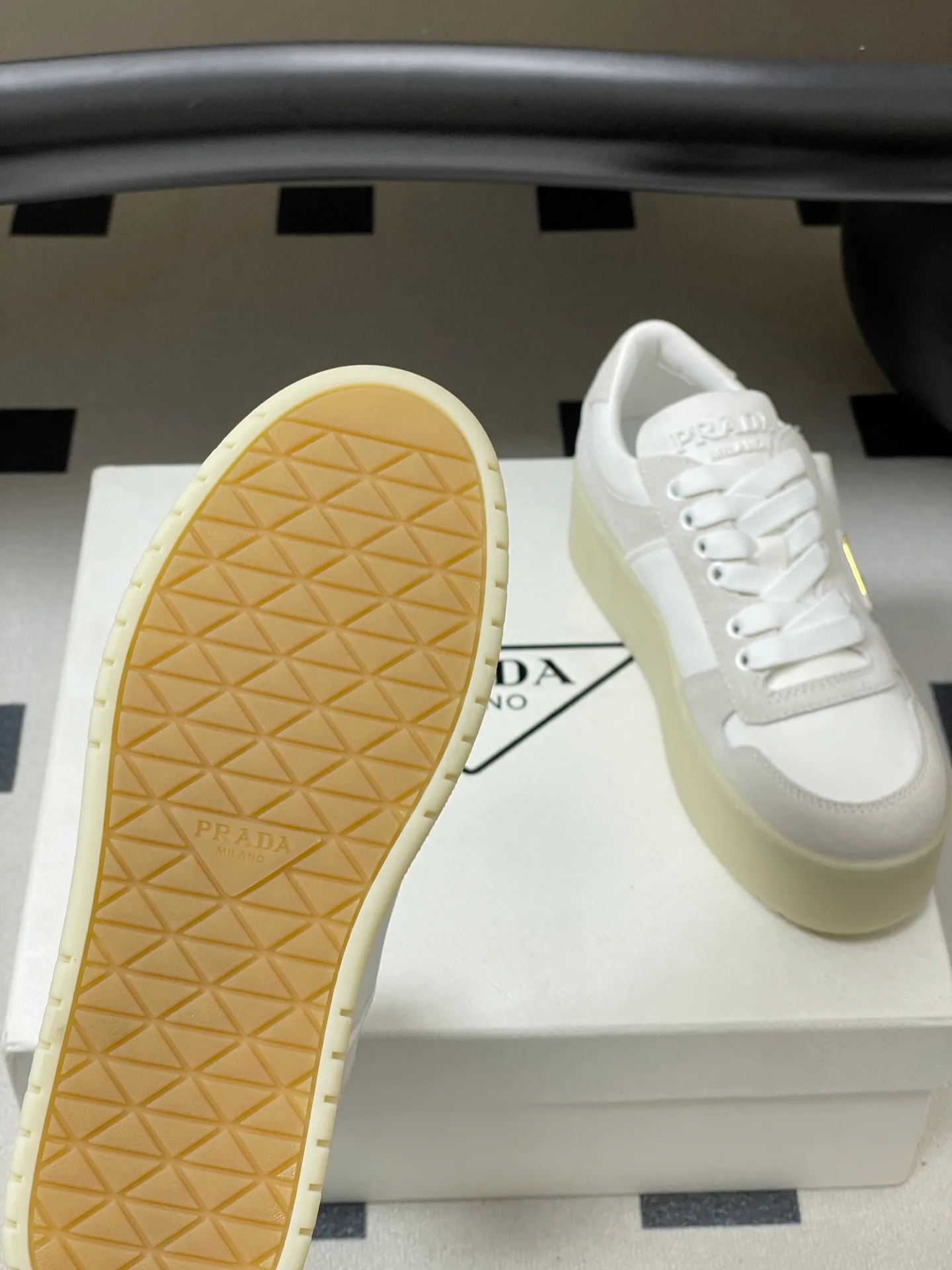 Кроссовки Женские Prada 12810939