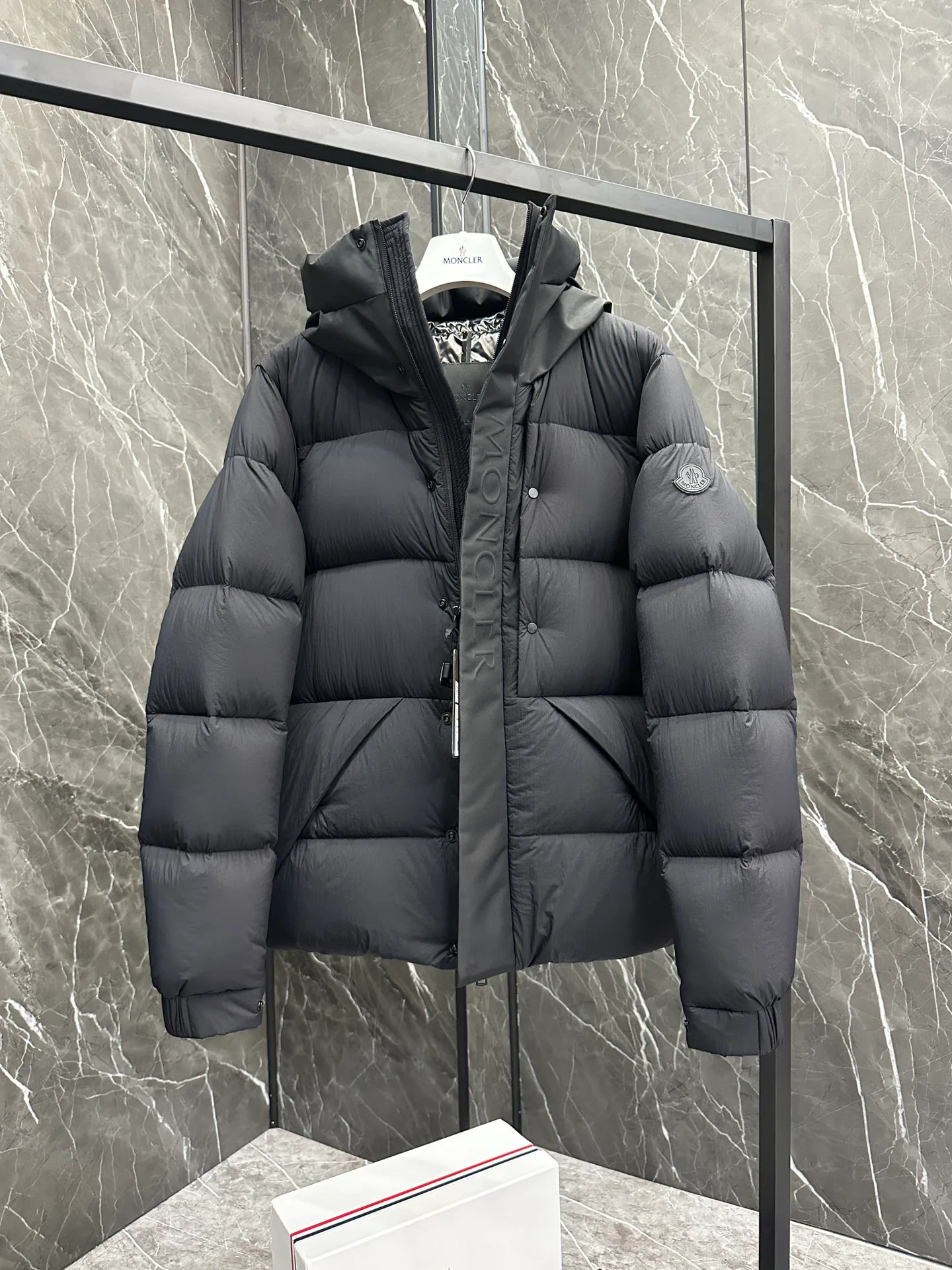 Куртки И Пуховики Мужские Moncler 1026144