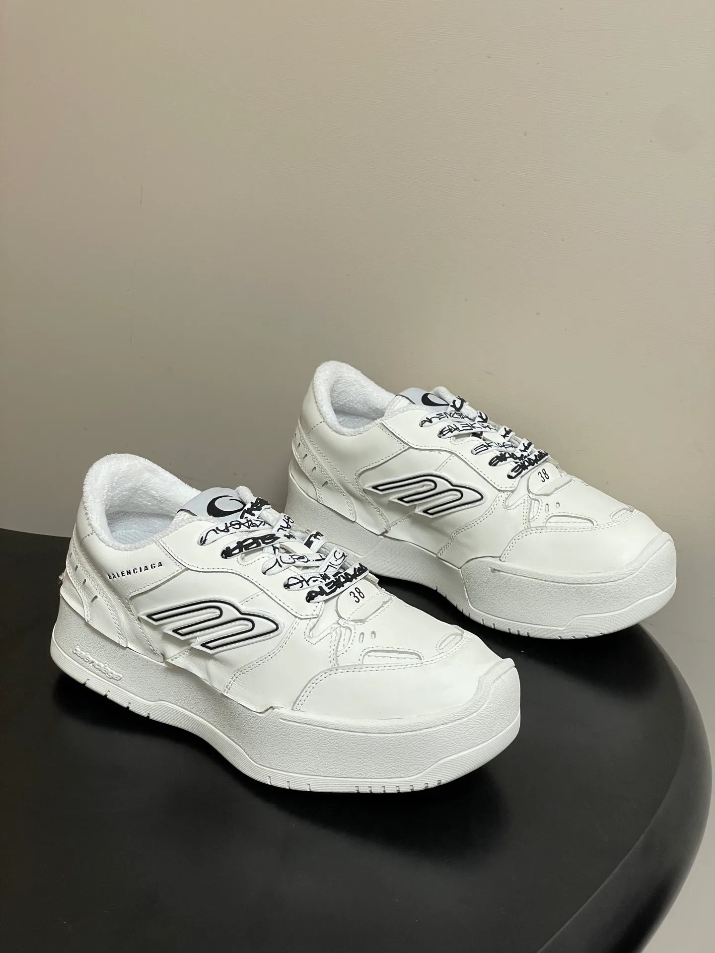 Кроссовки Женские Balenciaga 11680187