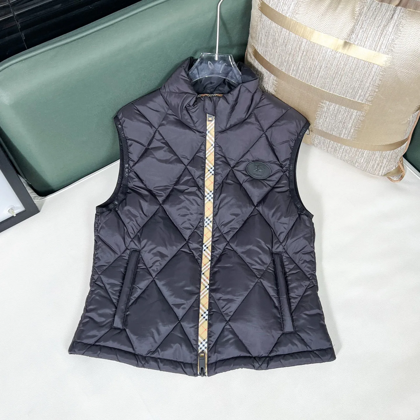 Жилеты Женские Burberry 18728600