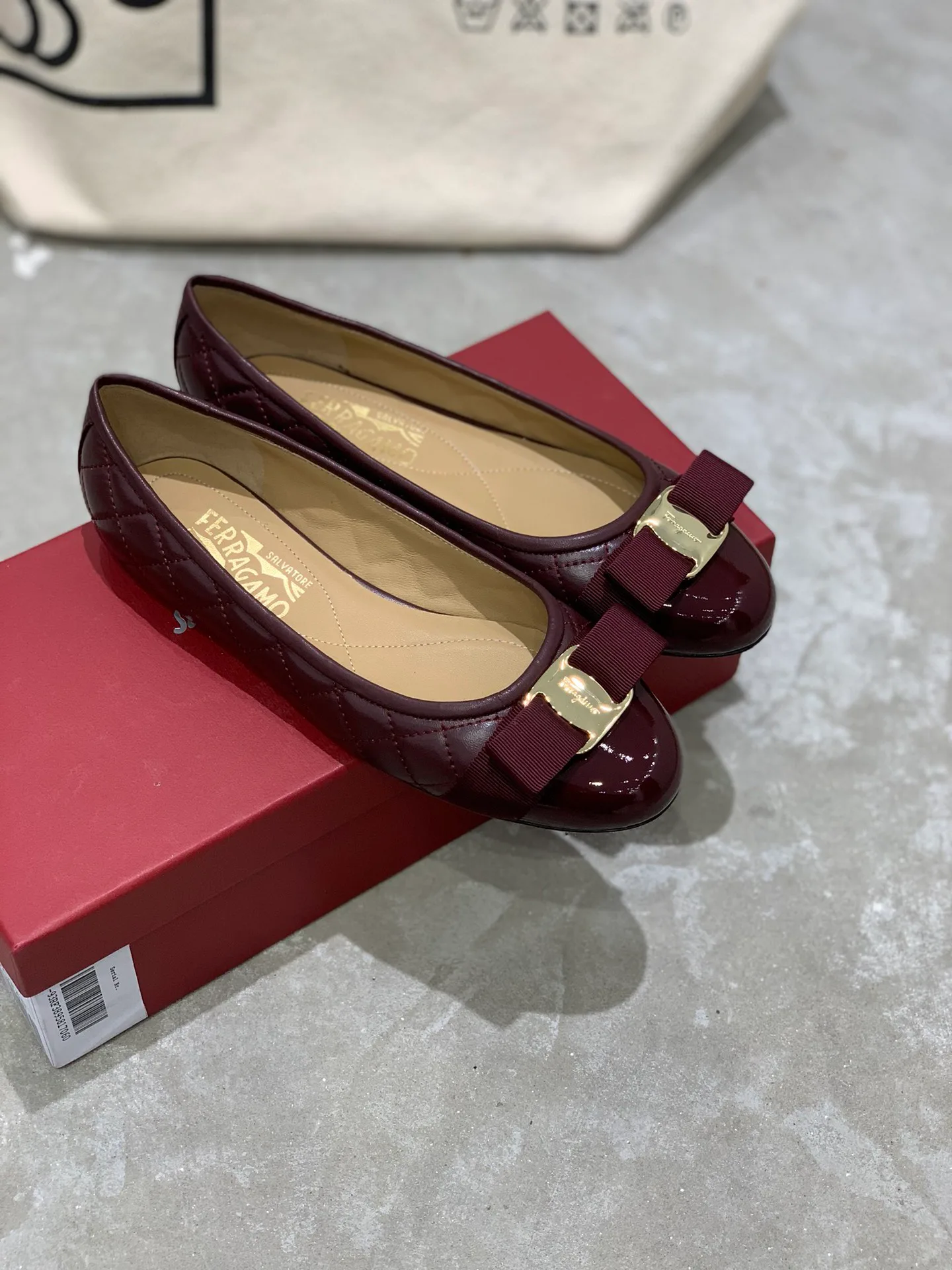 Балетки Женские Salvatore Ferragamo 17642576
