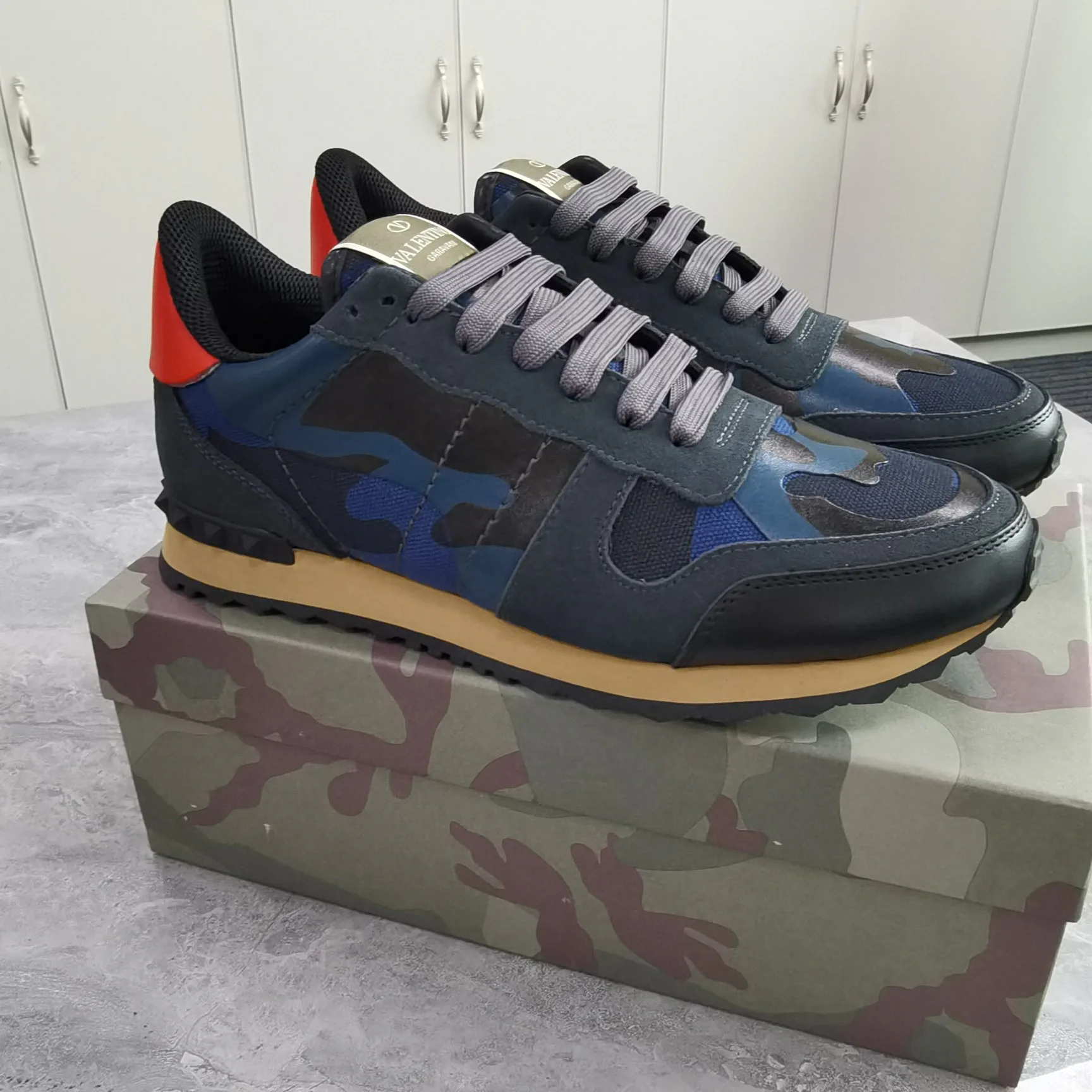 Кроссовки Женские Valentino 10736424