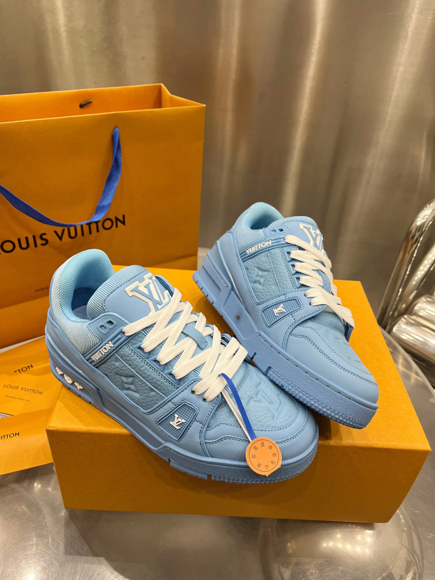 Кроссовки Женские Louis Vuitton 19073378