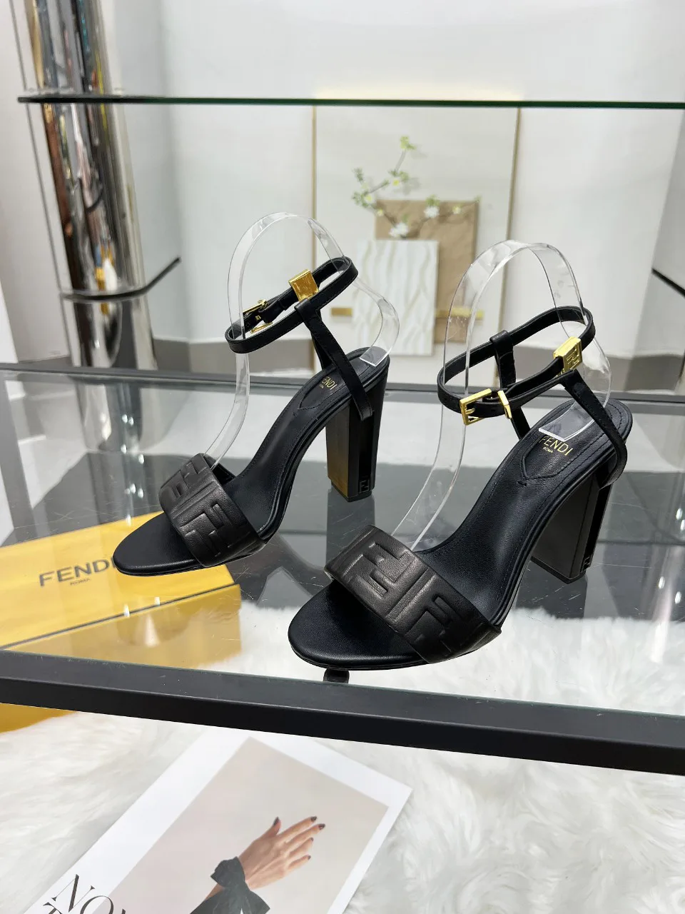 Босоножки Женские Fendi