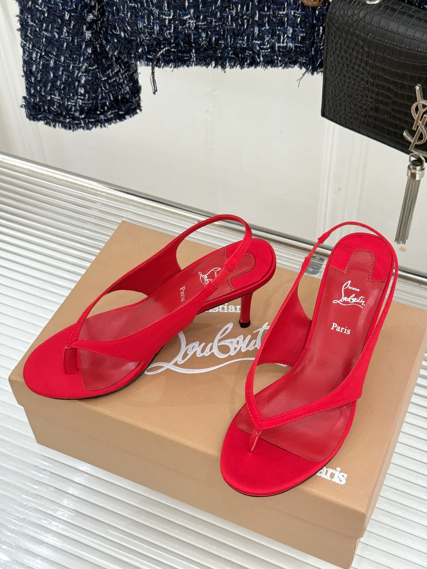 Босоножки Женские Christian Louboutin 18575746