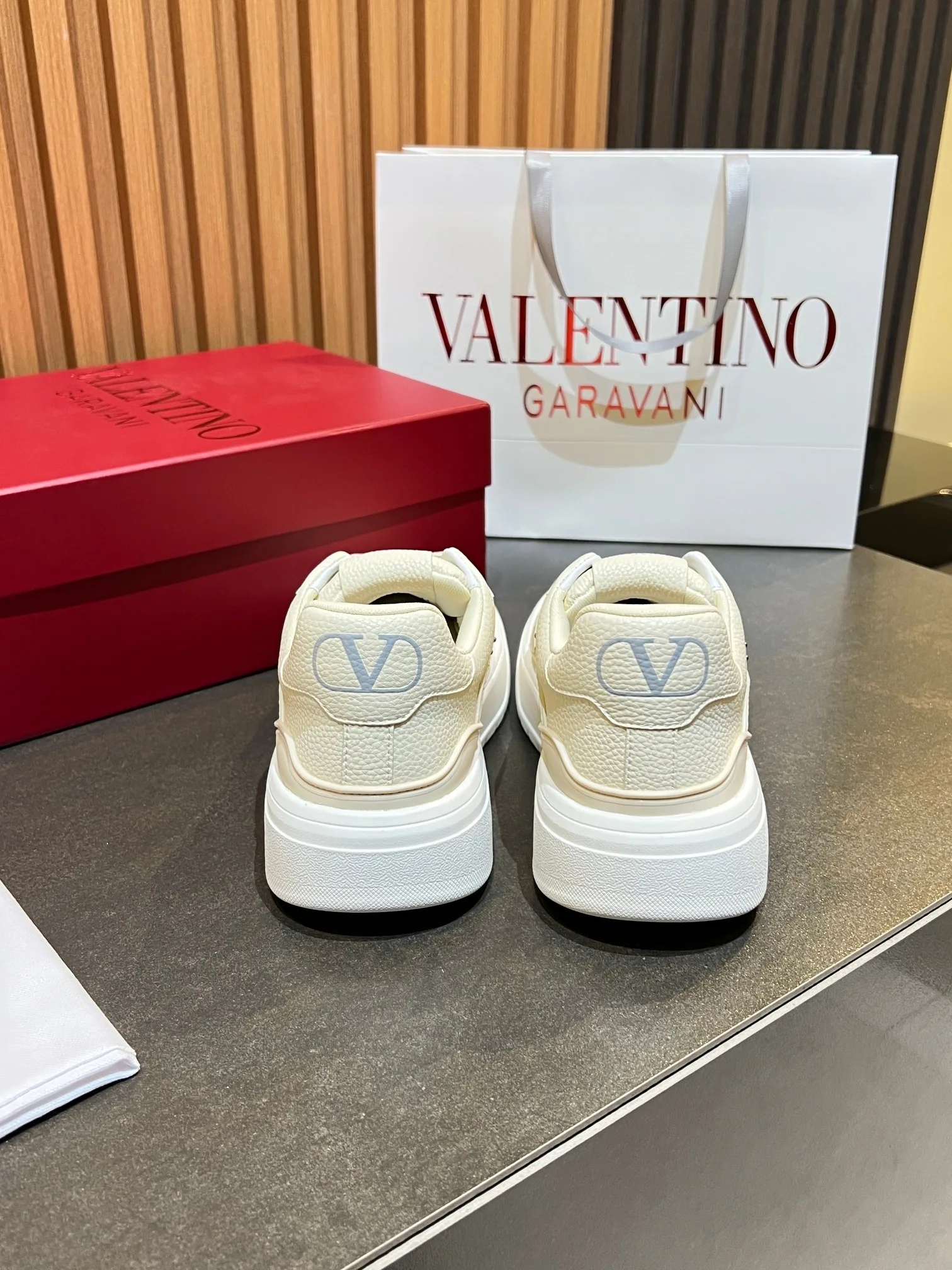Кроссовки Женские Valentino 11575970