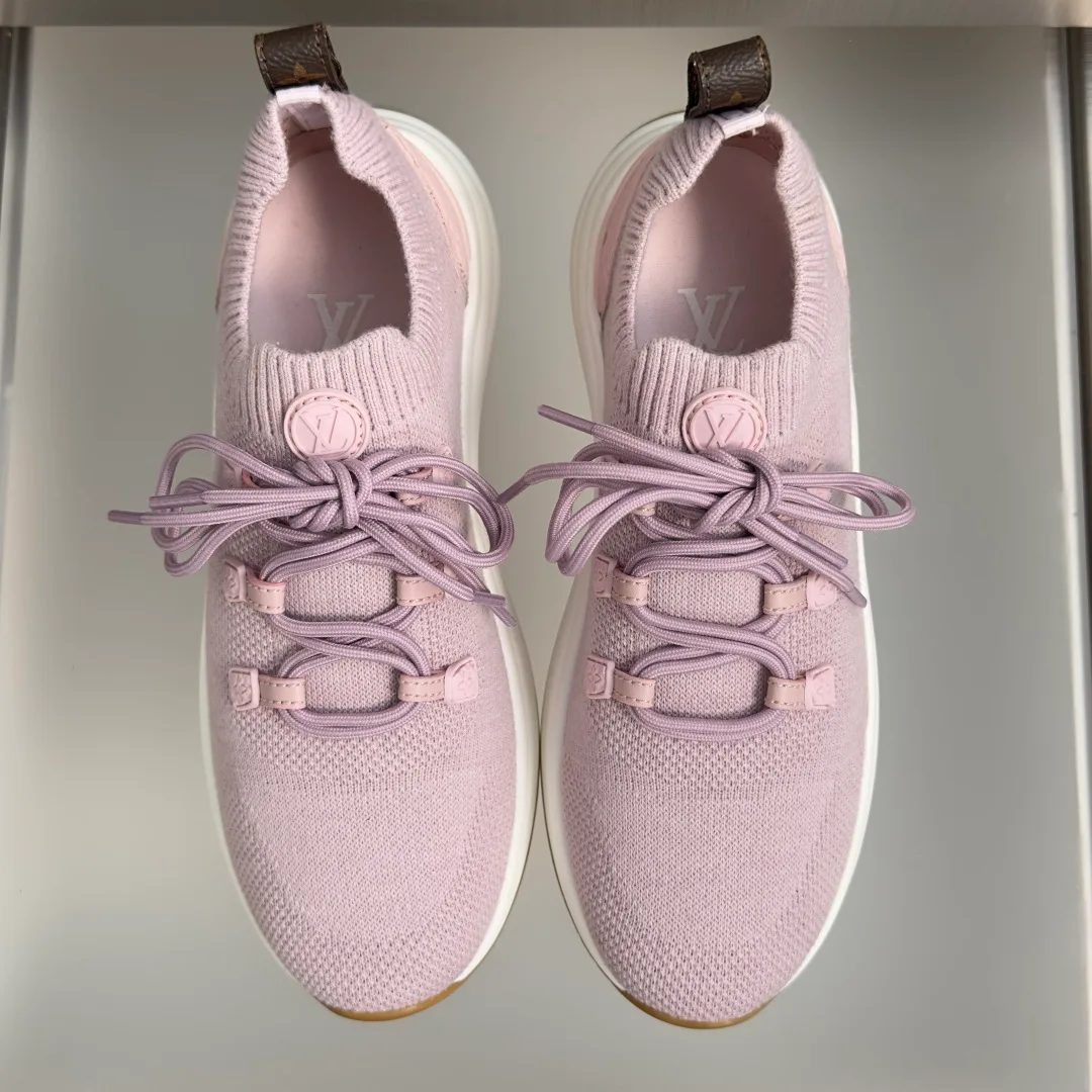 Кроссовки Женские Louis Vuitton 17950532