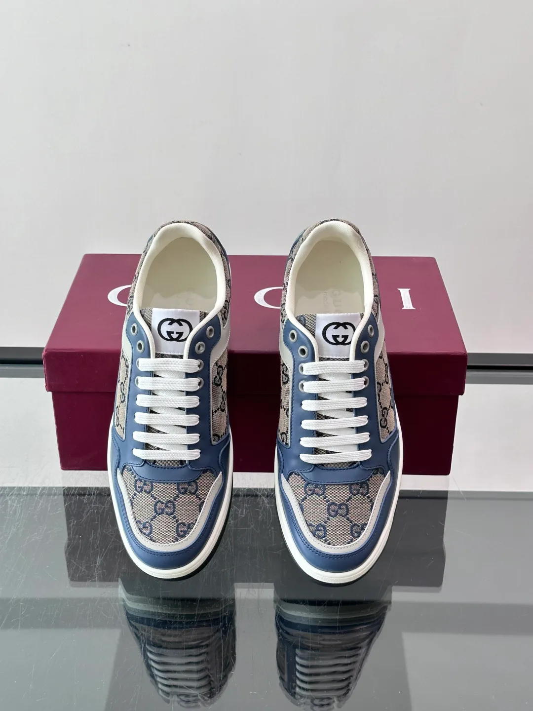 Кроссовки Женские Gucci 18102696