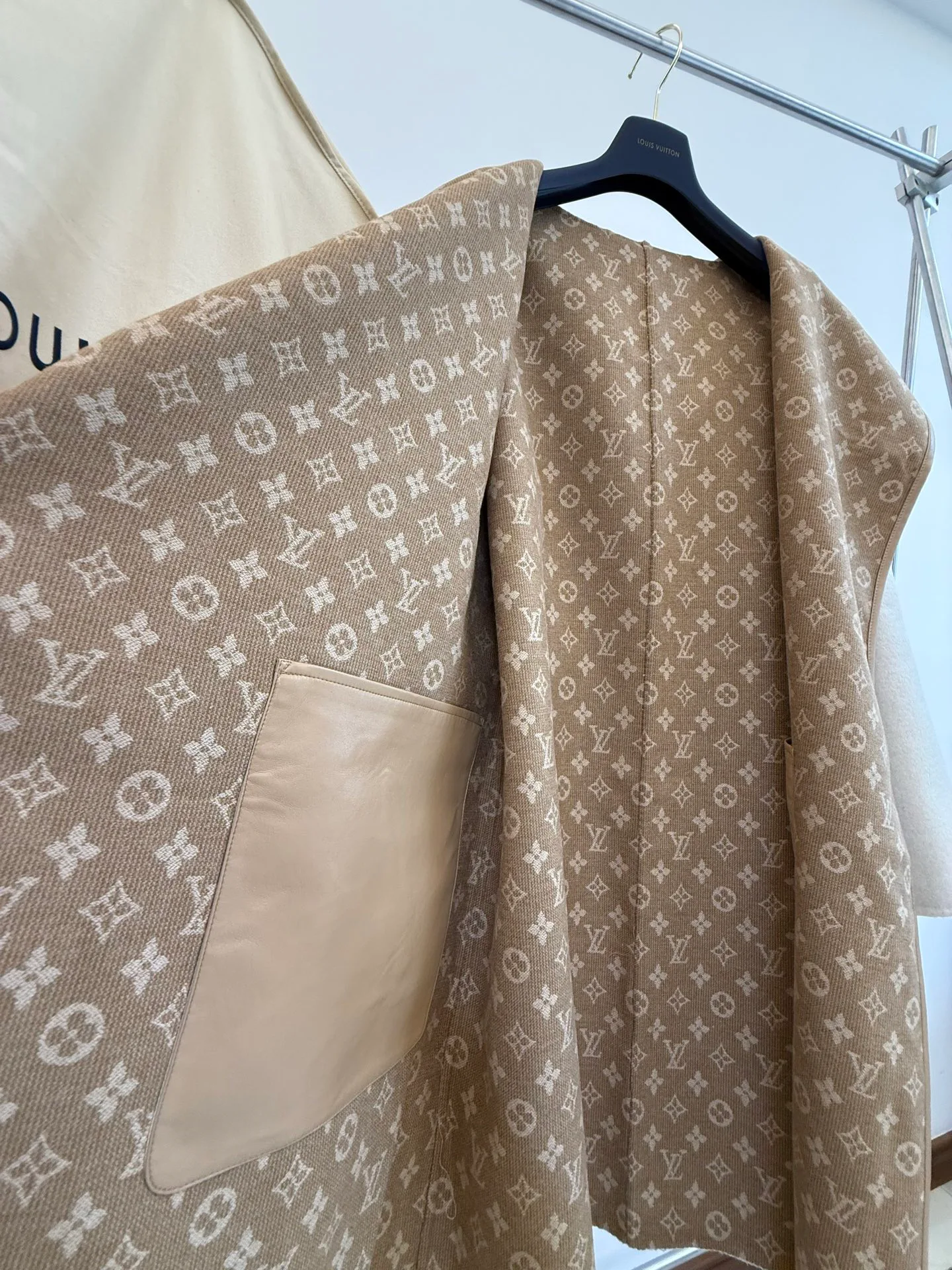 Пальто Женские Louis Vuitton 18594781