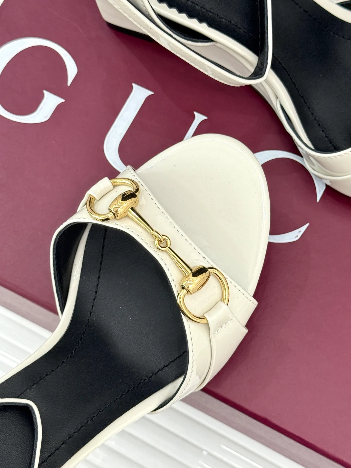 Босоножки Женские Gucci 18034497