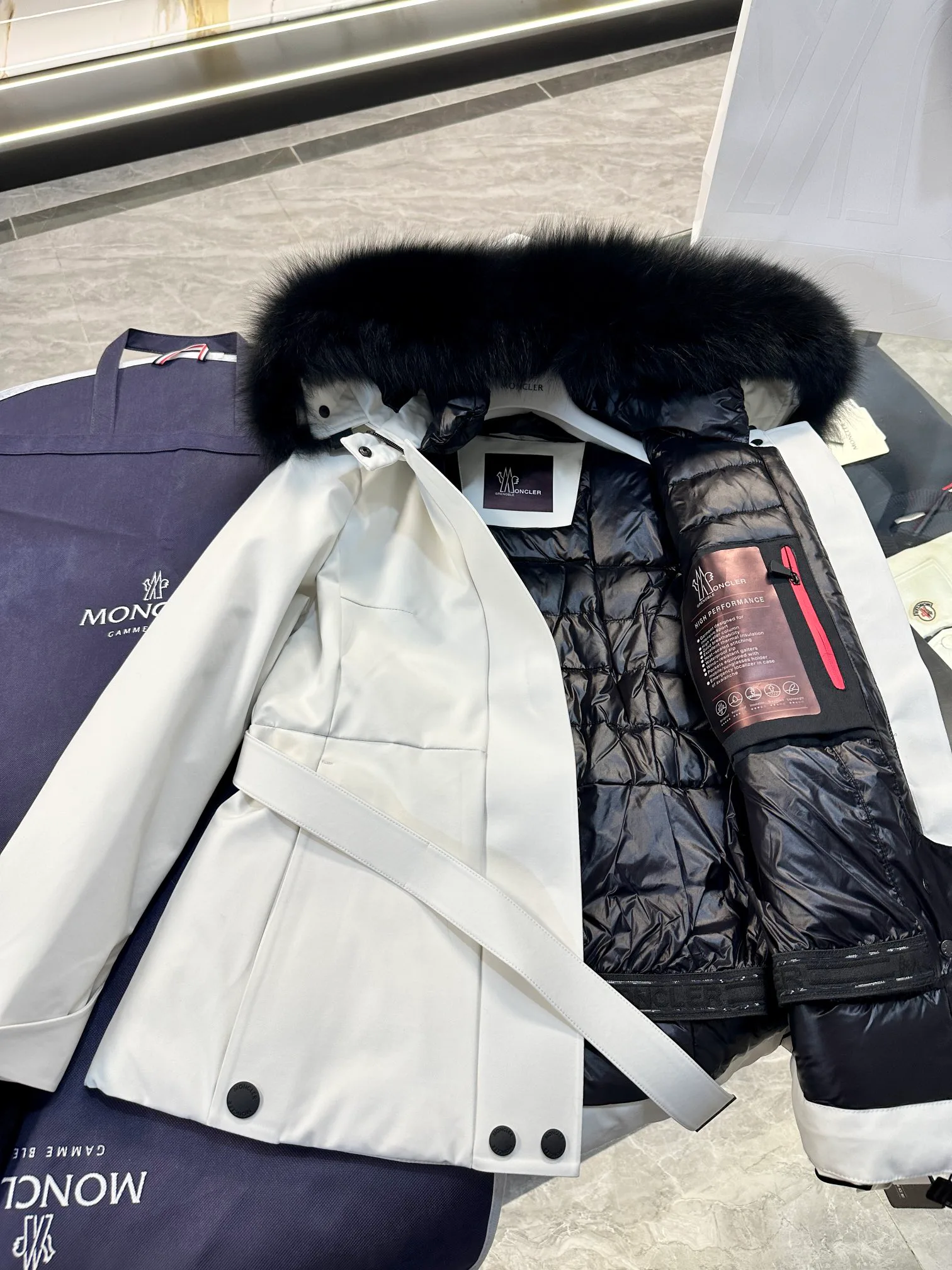 Куртки И Пуховики Женские Moncler 19629398