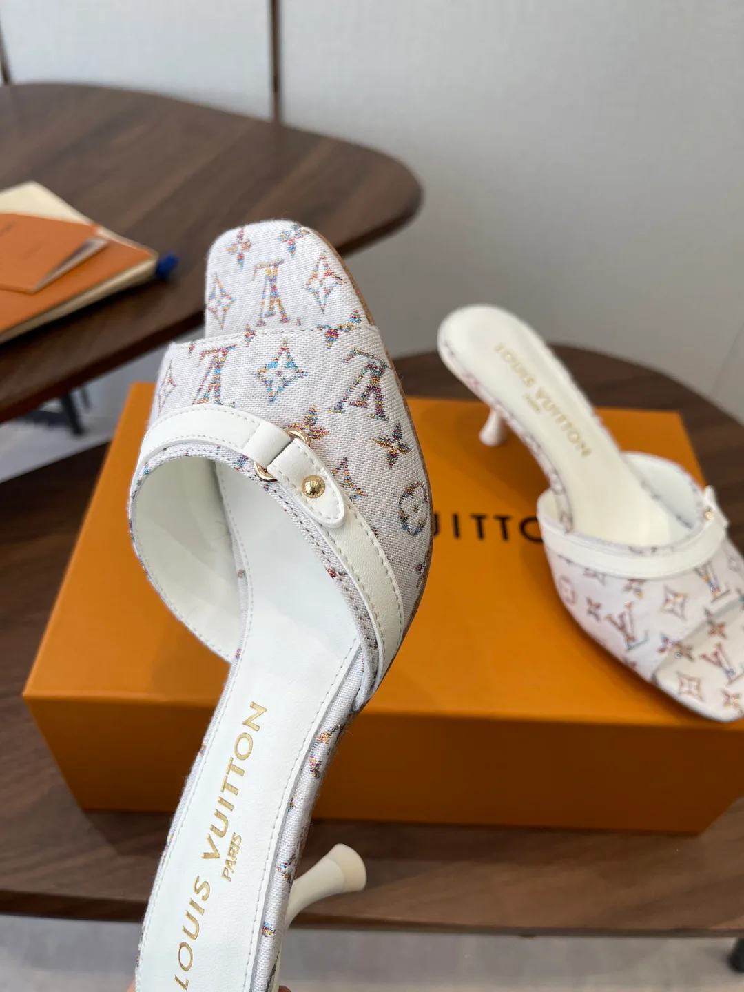 Босоножки Женские Louis Vuitton 12240247