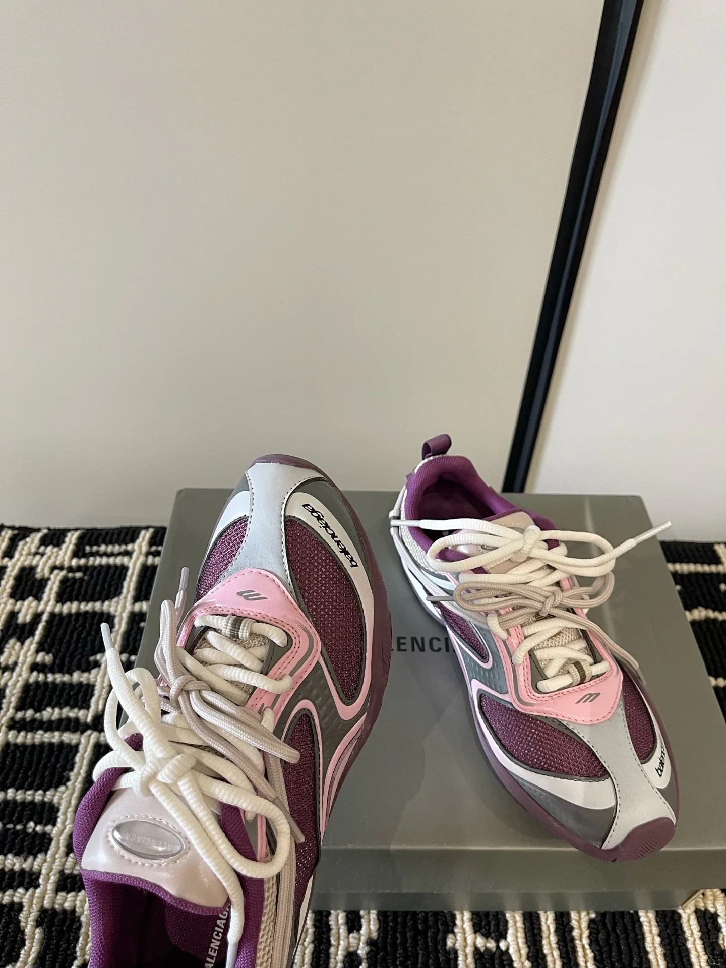 Кроссовки Женские Balenciaga 18386317