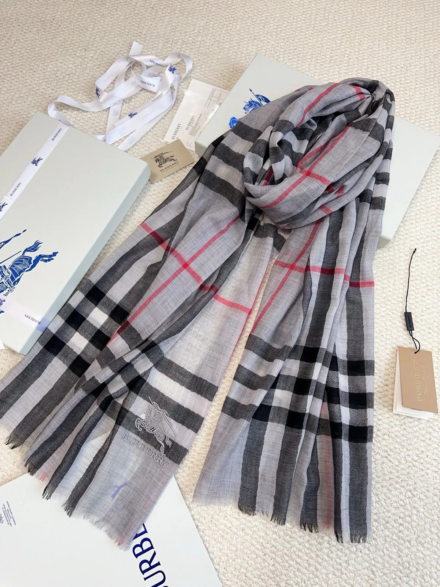 Шарфы Burberry 18476738
