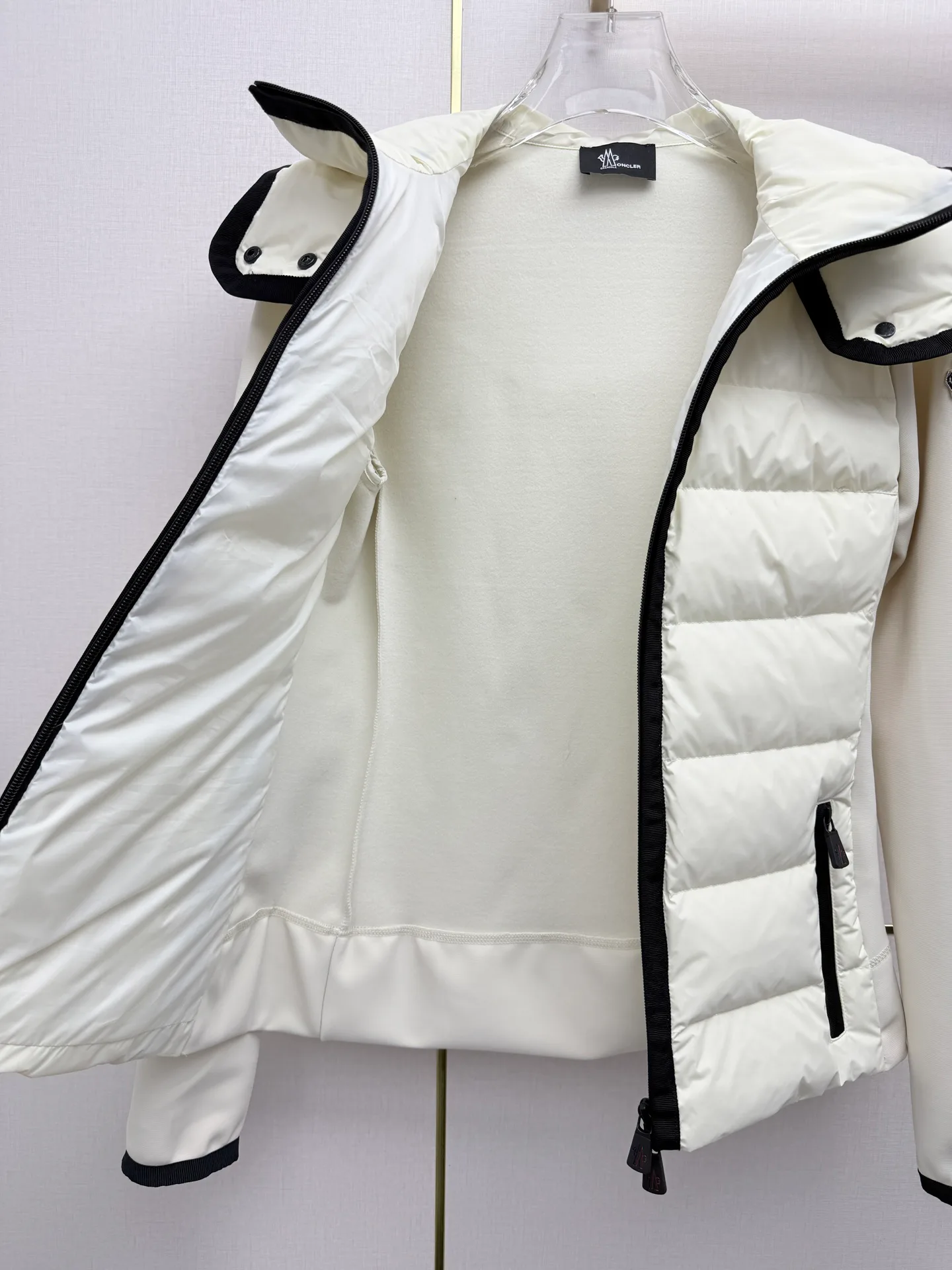 Куртки И Пуховики Женские Moncler 18435808