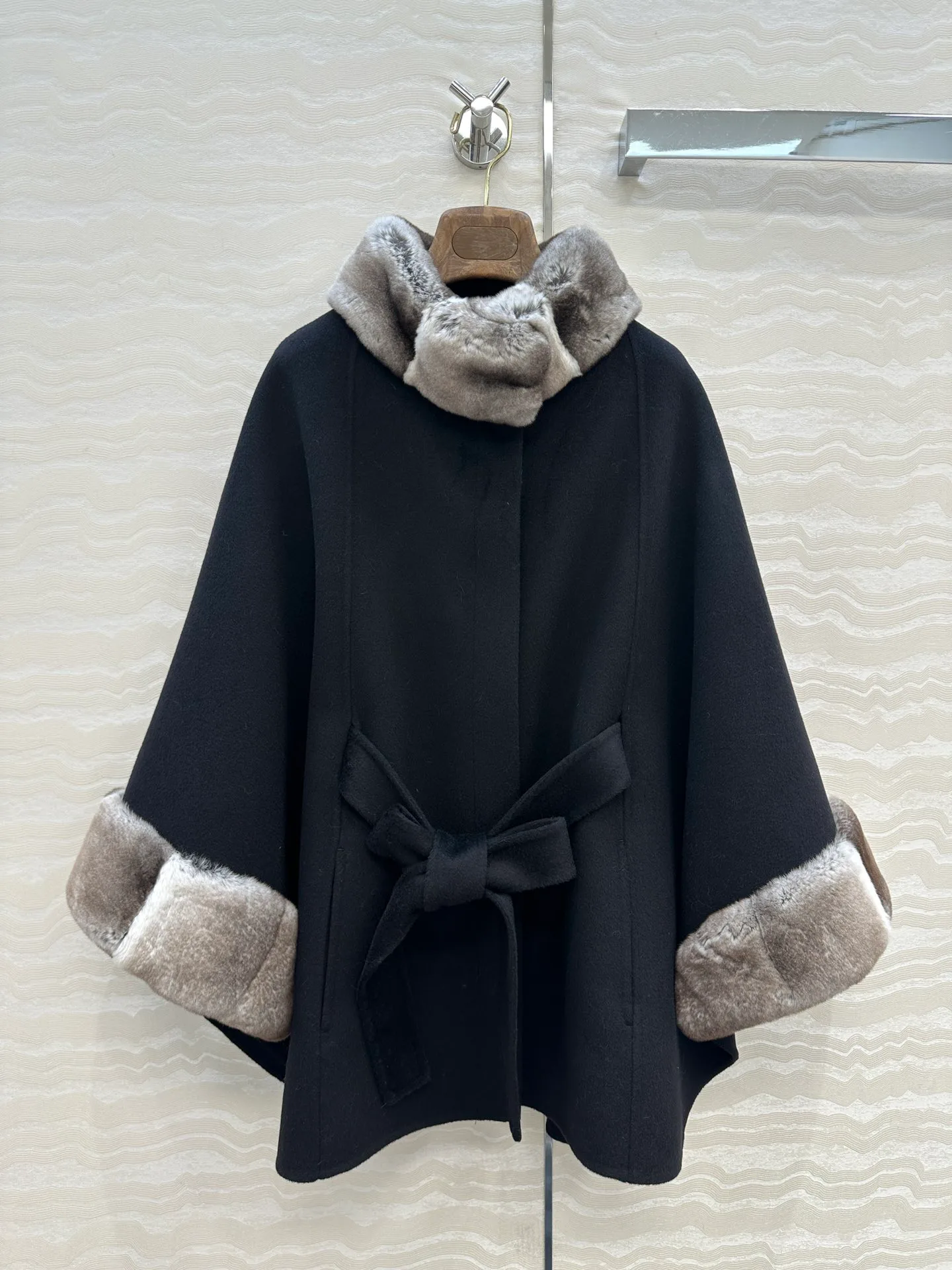Пальто Женские Loro Piana 18635441