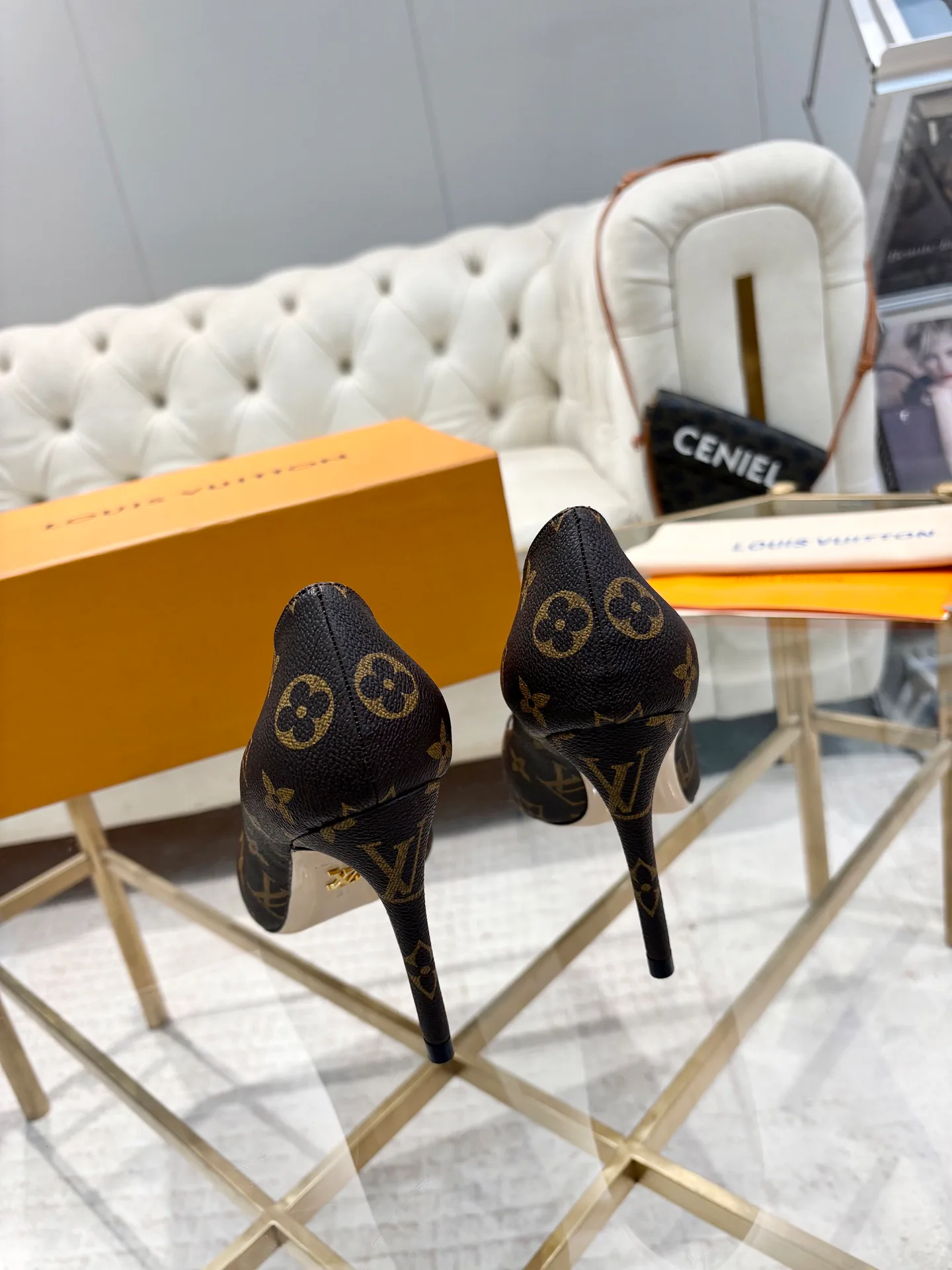 Туфли Женские Louis Vuitton 18740830