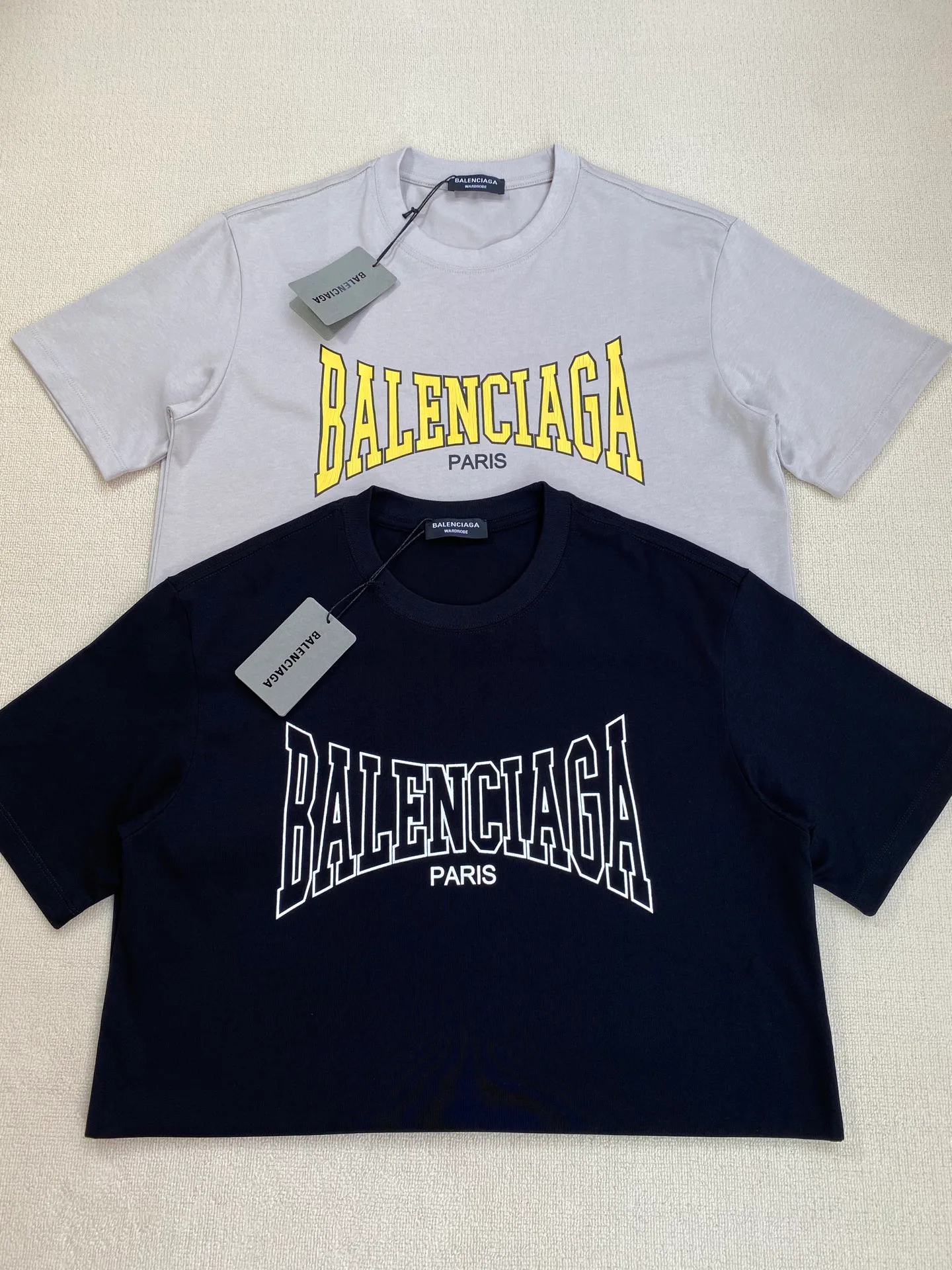 Футболки Женские Balenciaga 13302363