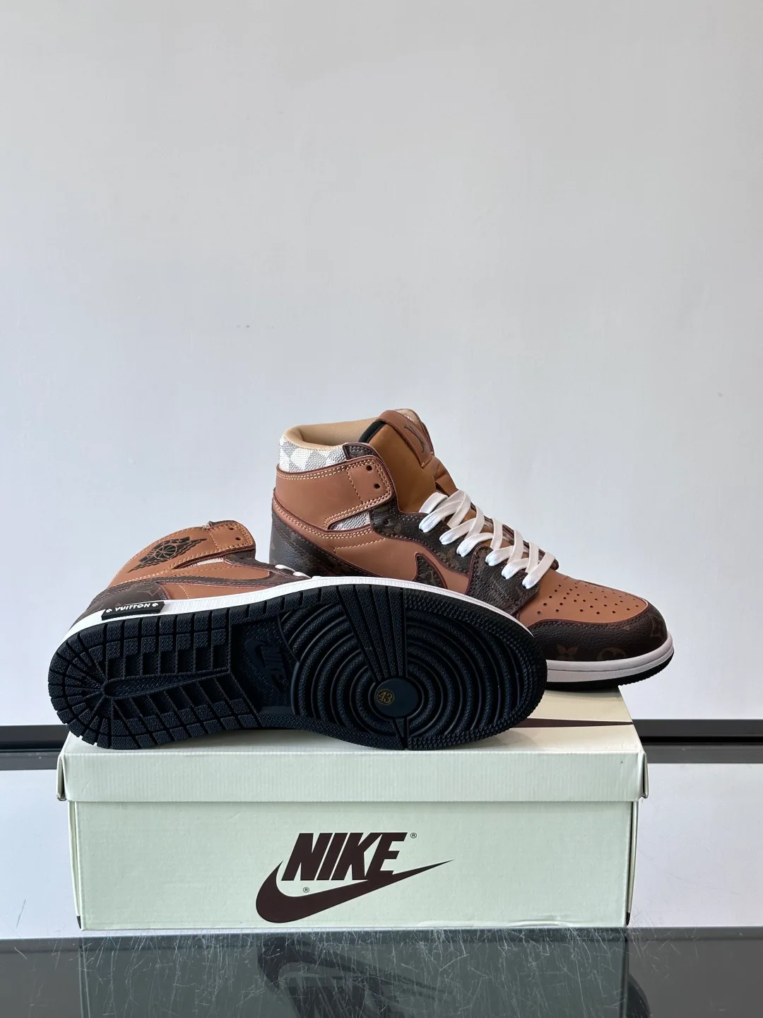 Кроссовки Мужские Louis Vuitton 18274505