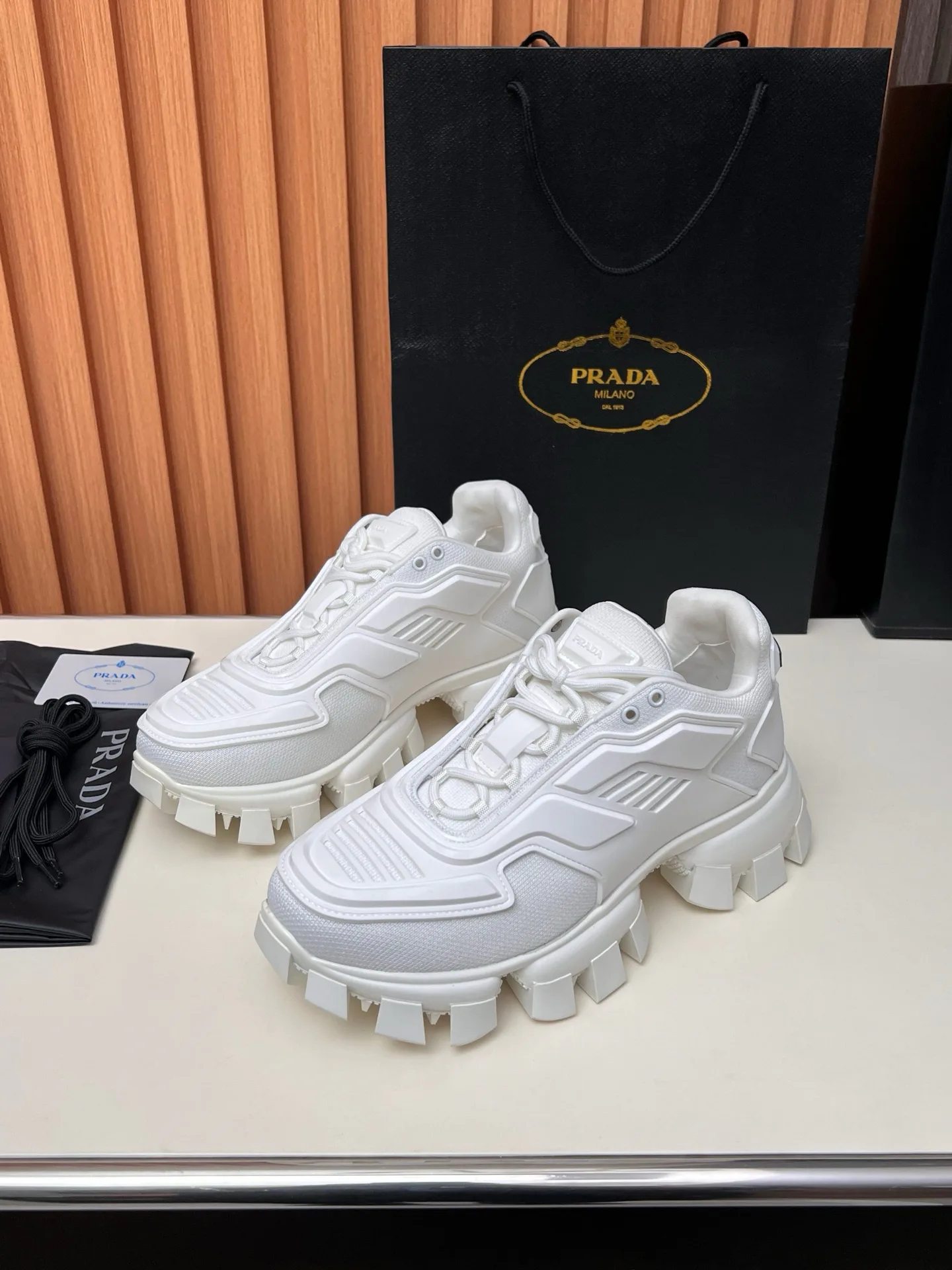Кроссовки Женские Prada 17955142