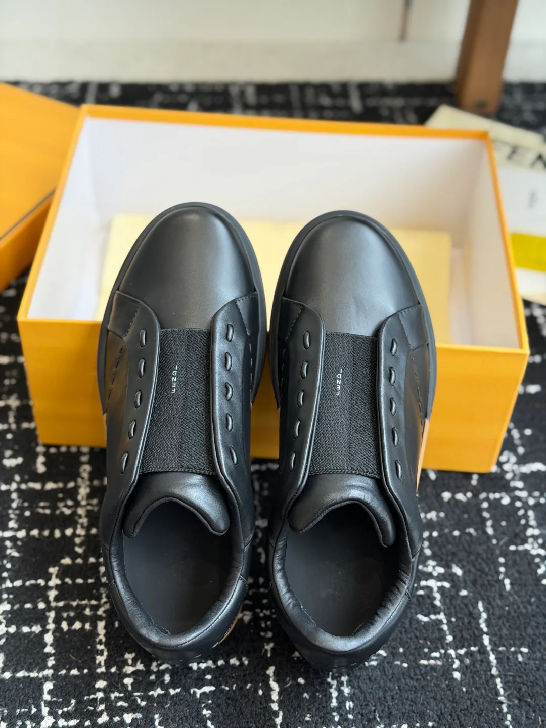 Кроссовки Мужские Fendi 17572227