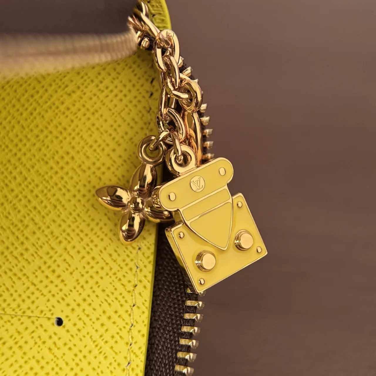 Клатчи Женские Louis Vuitton 18315125
