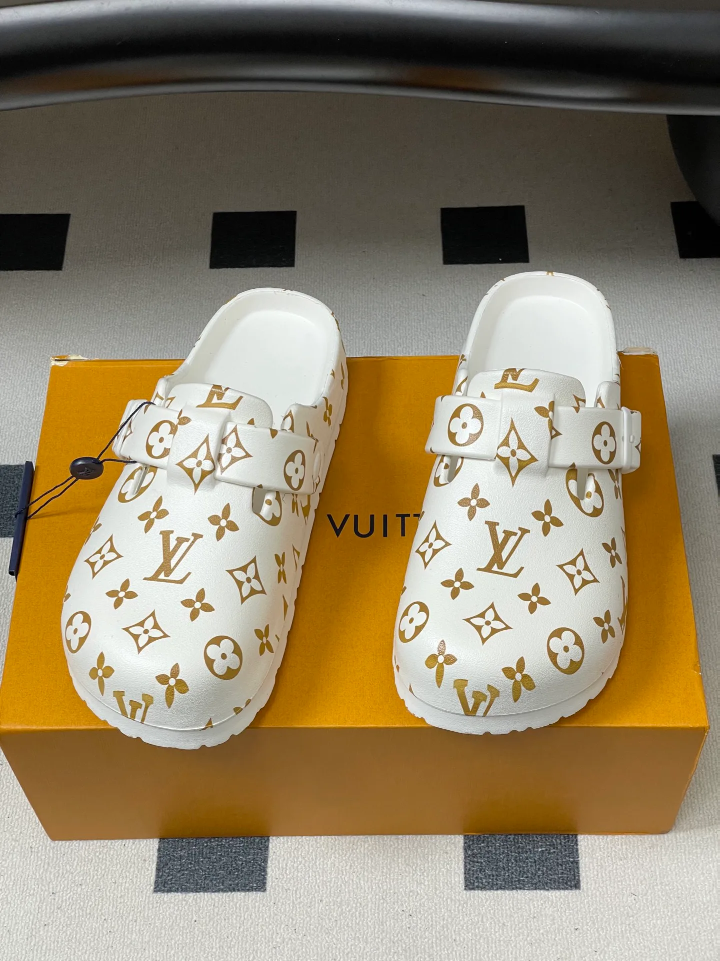 Шлепанцы Женские Louis Vuitton 11579015