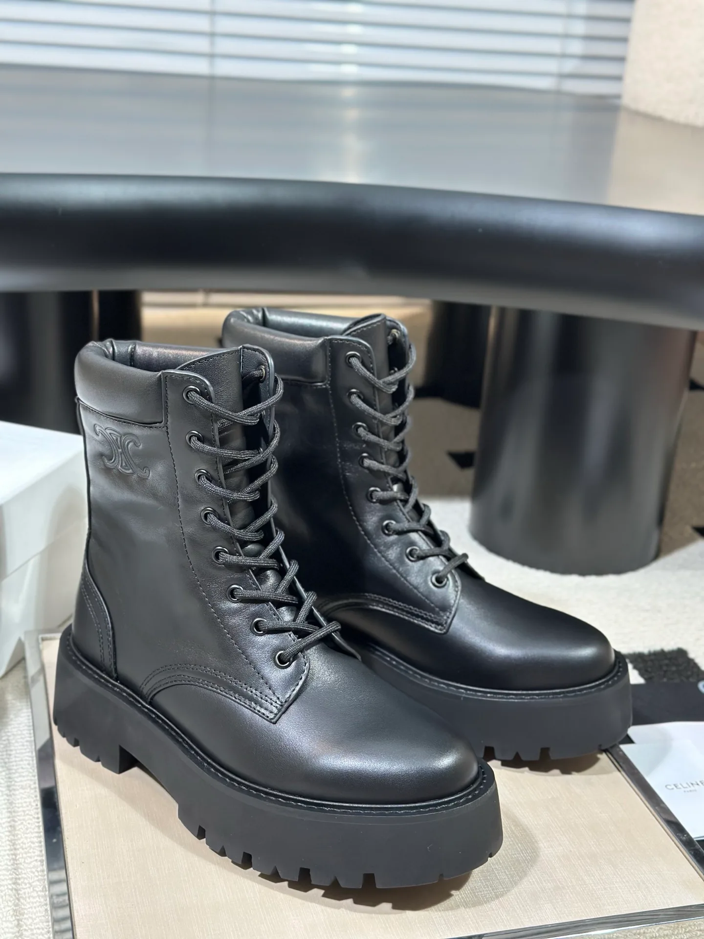 Ботинки Женские Celine 18041649