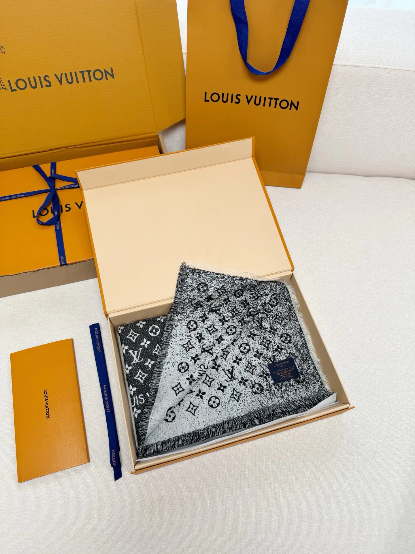 Шарфы Louis Vuitton 437762