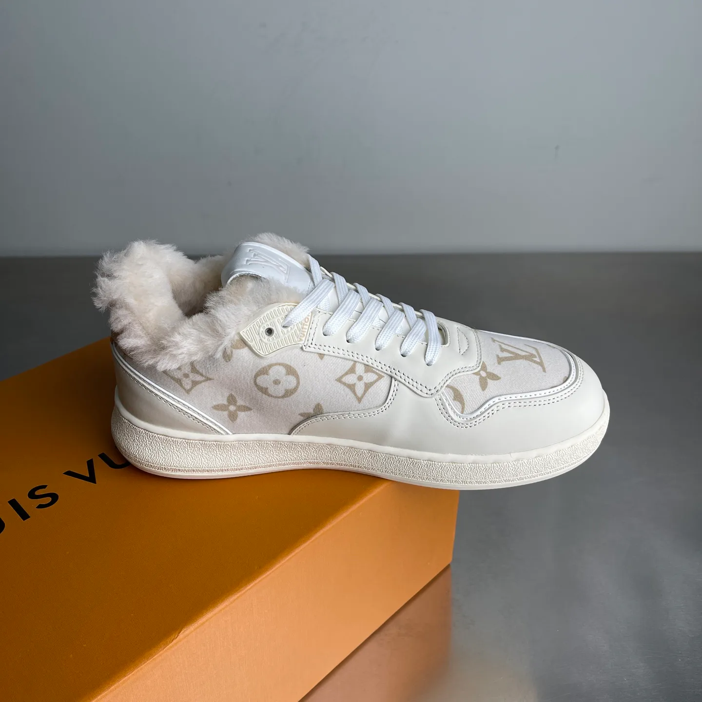 Кроссовки Женские Louis Vuitton 558392