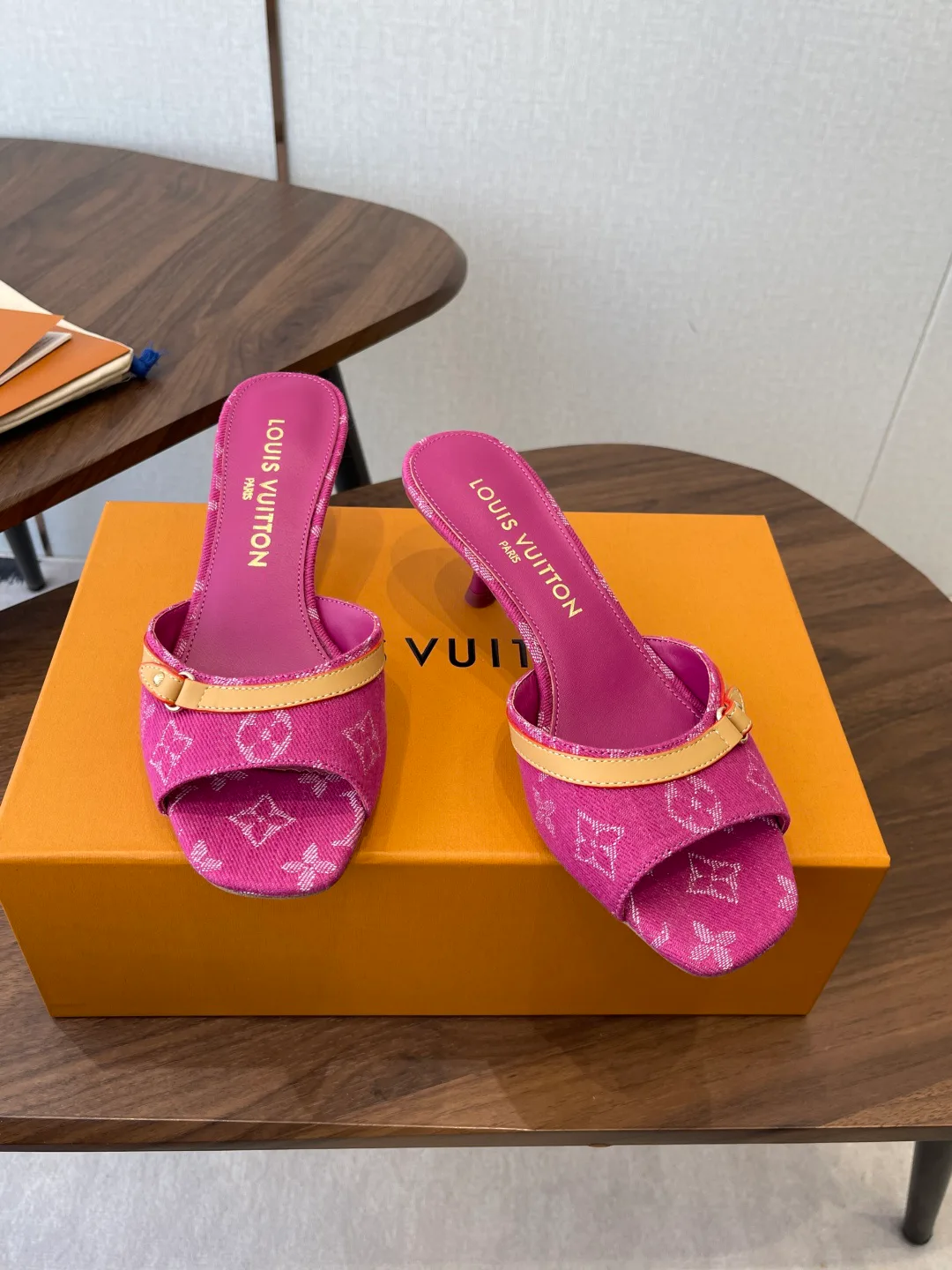 Босоножки Женские Louis Vuitton 12240243