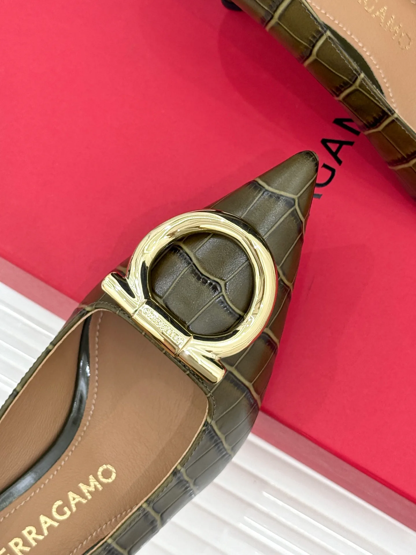 Туфли Женские Salvatore Ferragamo 18104108