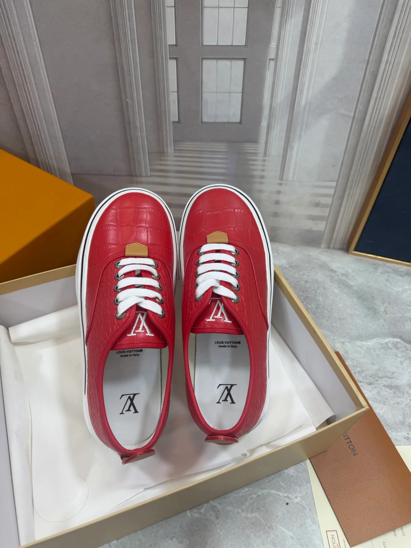 Кроссовки Женские Louis Vuitton 18190054