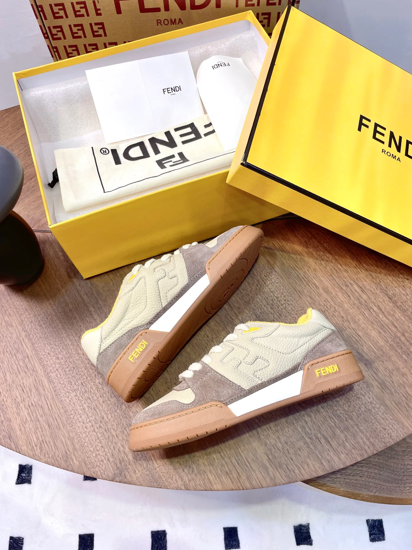 Кроссовки Женские Fendi 17957374